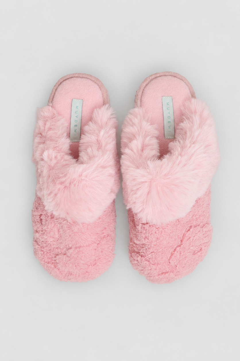 Pantufas cor-de-rosa de pelo macio