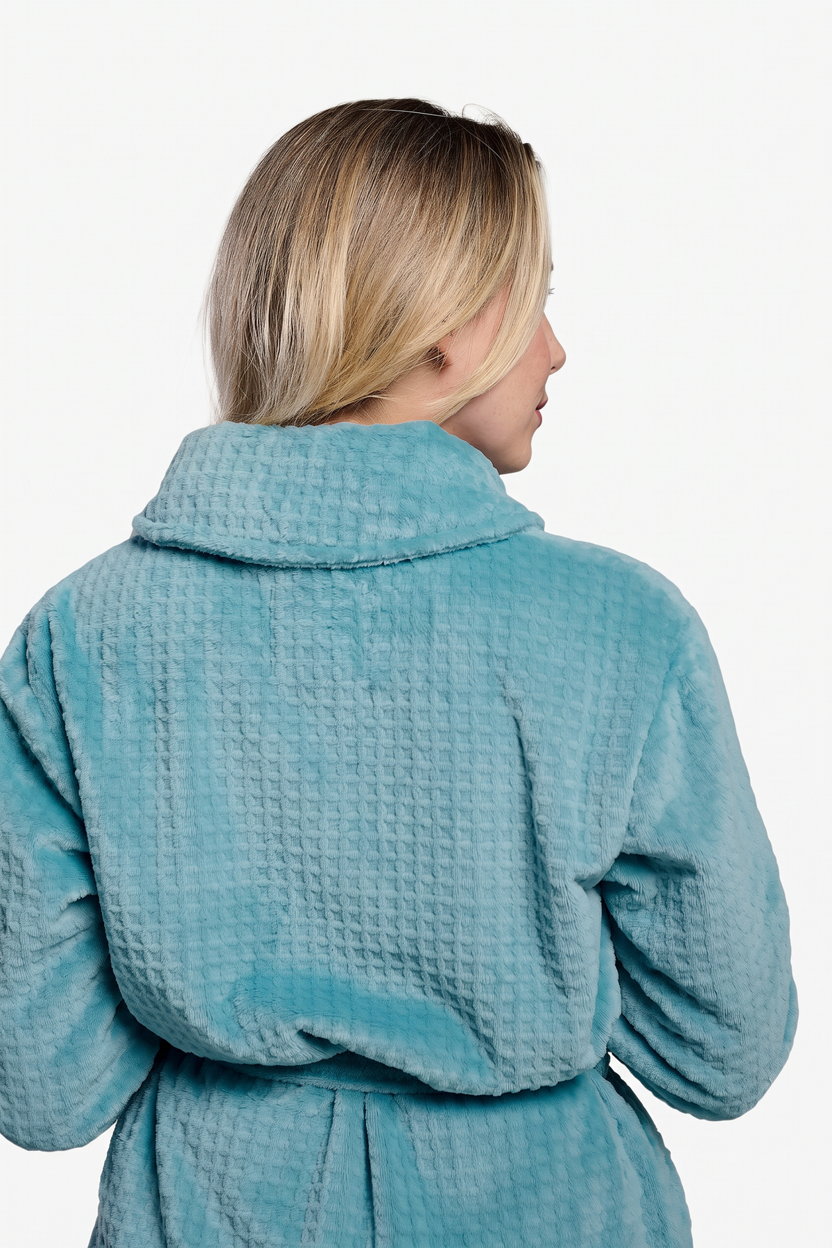 Roupão curto de mulher polar coral texturizado com fecho e cinto