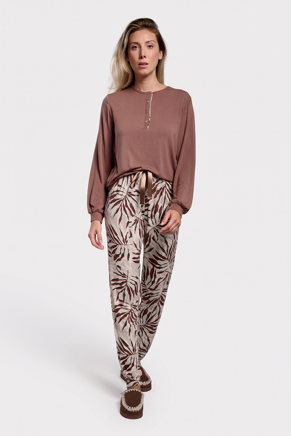 Pijama comprido leve de mulher estampado tropical