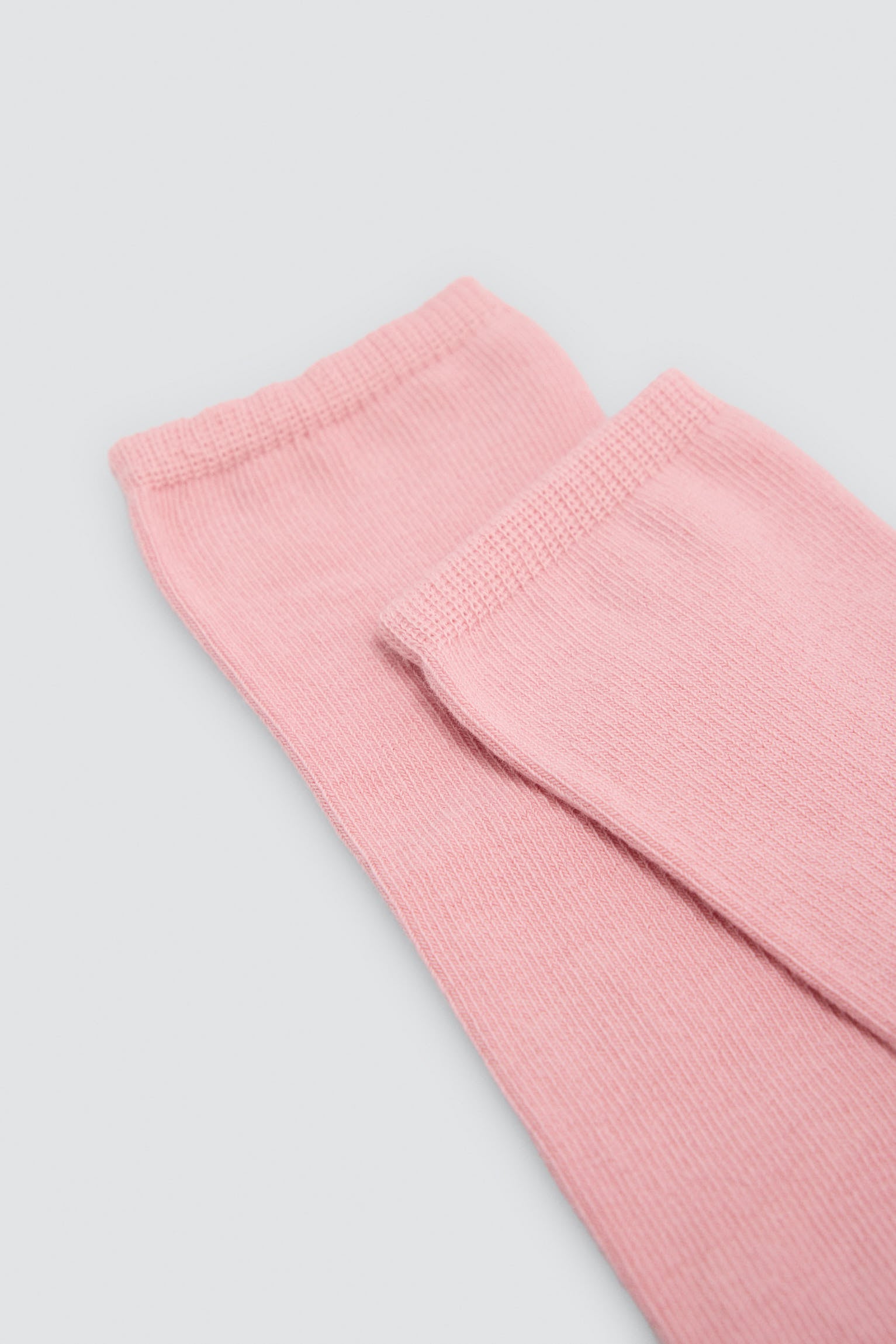 Meias altas infantis básicas rosa-pó