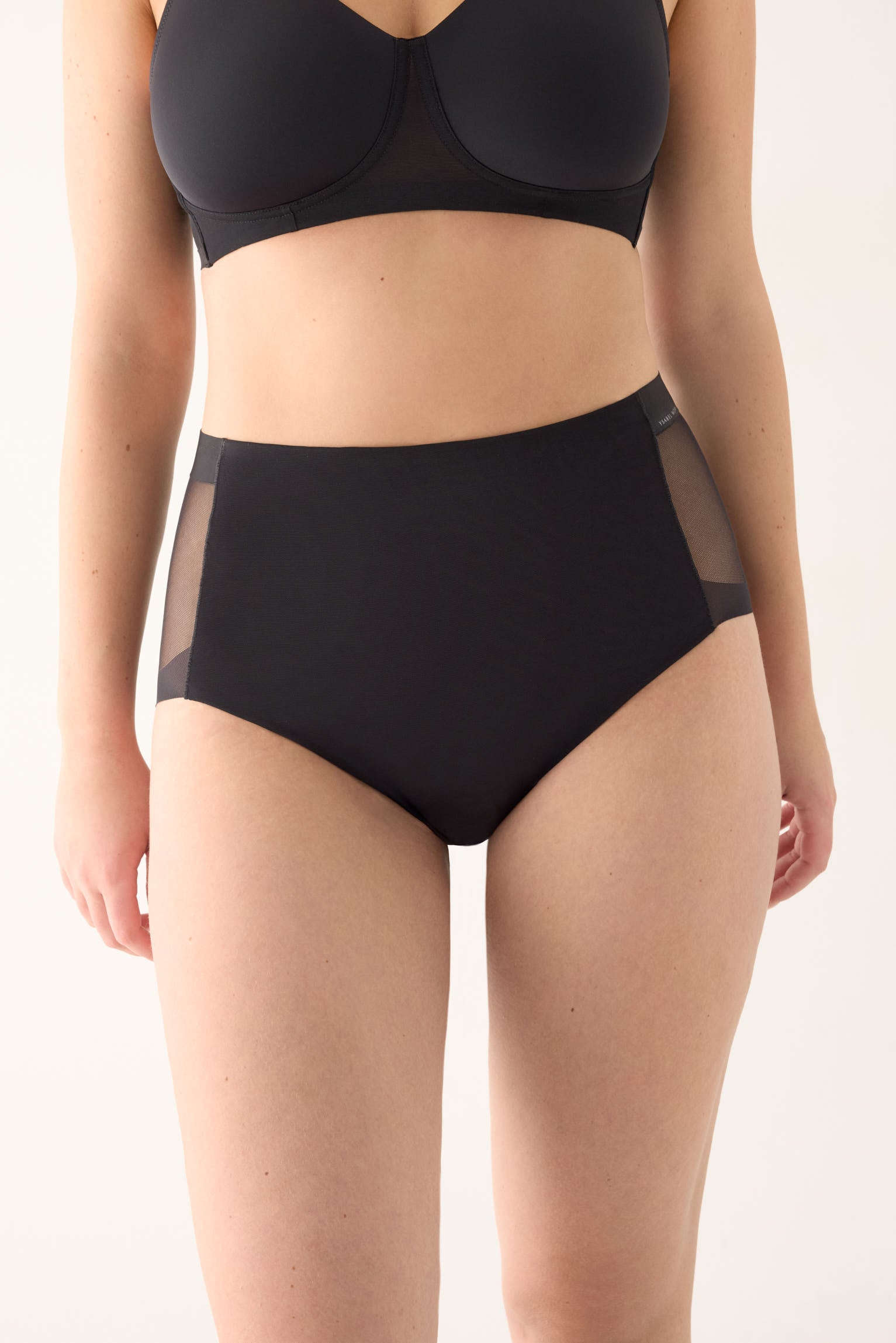 10190-01-nomarks-braga-alta-de-control-negro-ysabel-mora