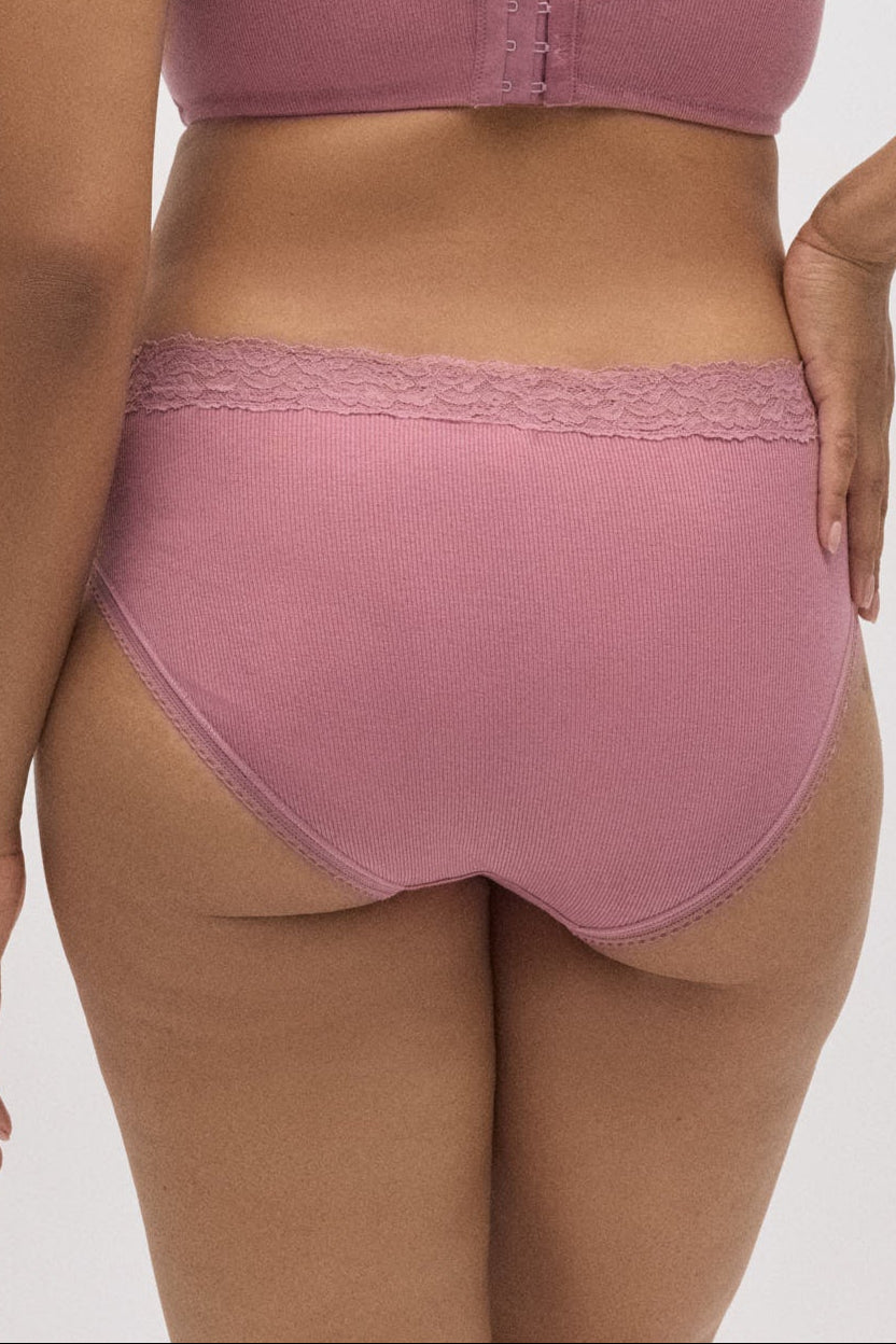 Calcinha midi canelada com renda rosa