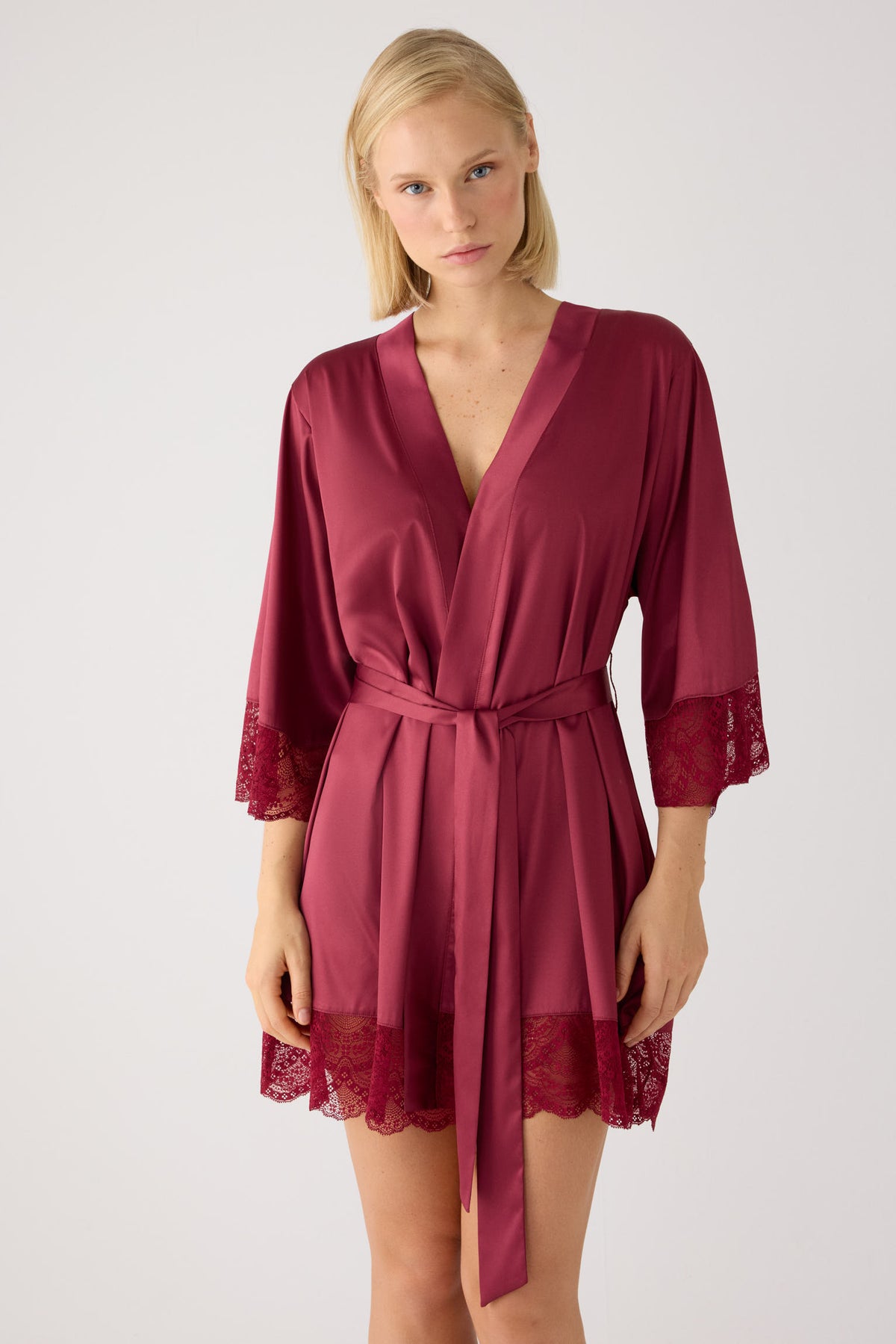 Robe de lingerie em cetim bordô | Paula Echevarria Limited Edition
