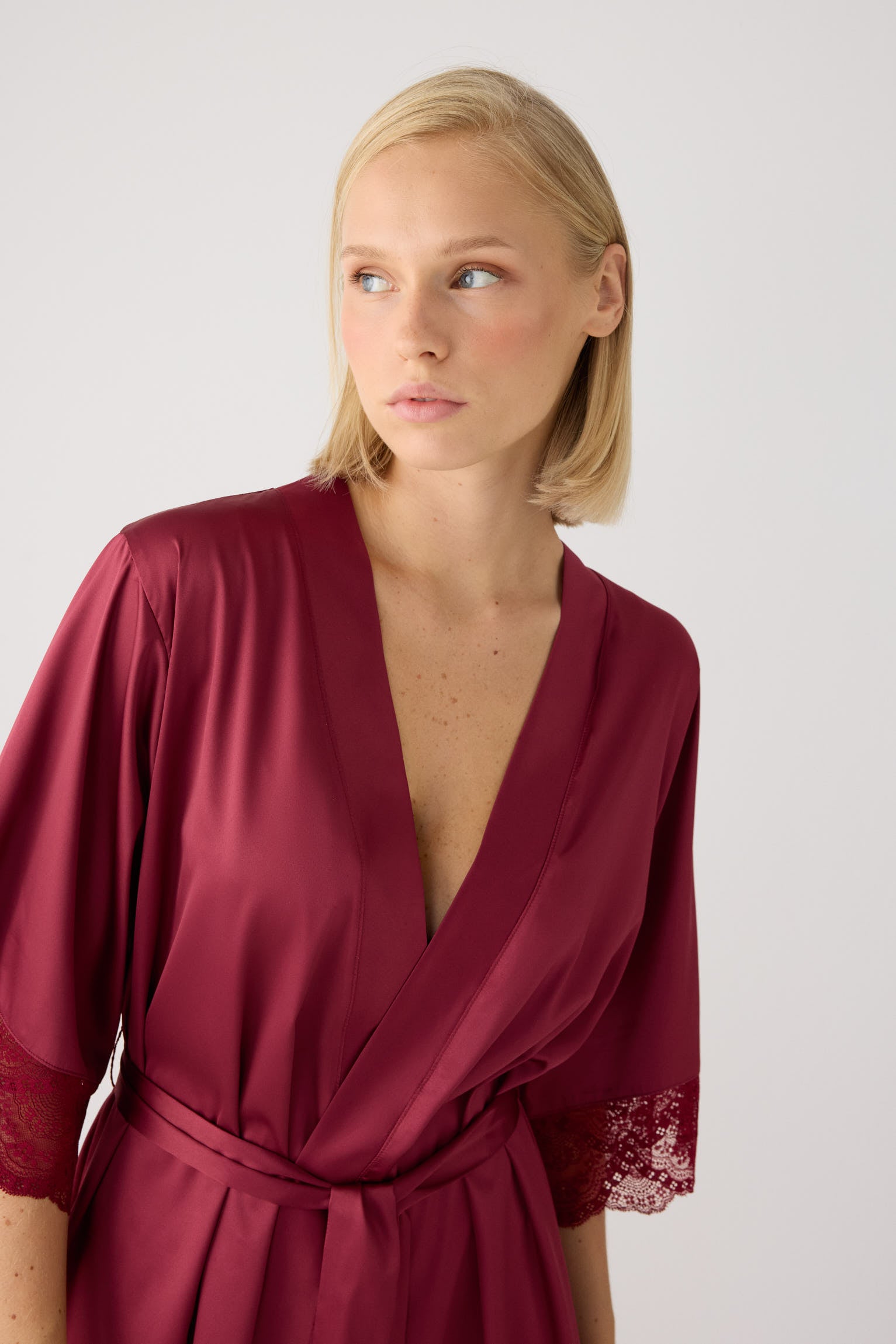 Robe de lingerie em cetim bordô | Paula Echevarria Limited Edition