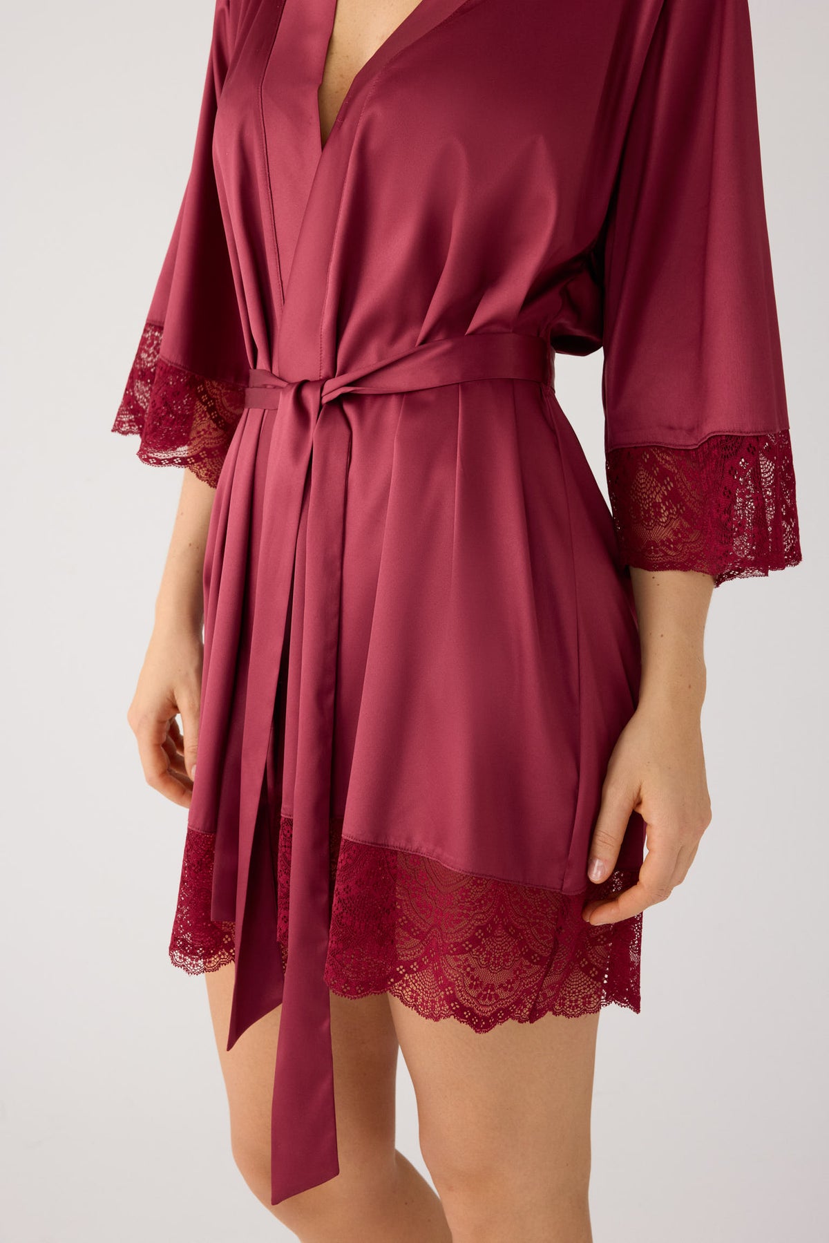 Robe de lingerie em cetim bordô | Paula Echevarria Limited Edition