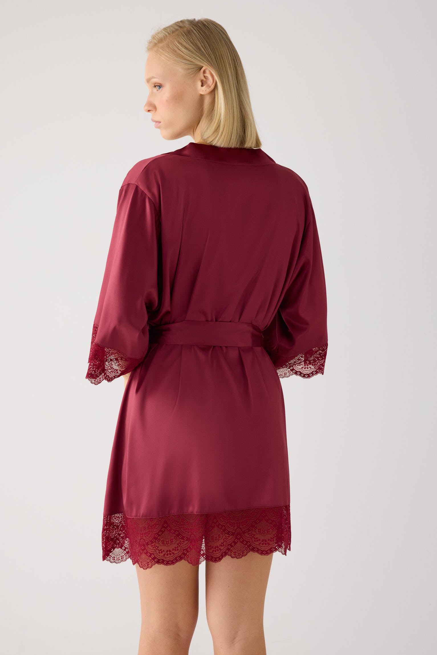 Robe de lingerie em cetim bordô | Paula Echevarria Limited Edition