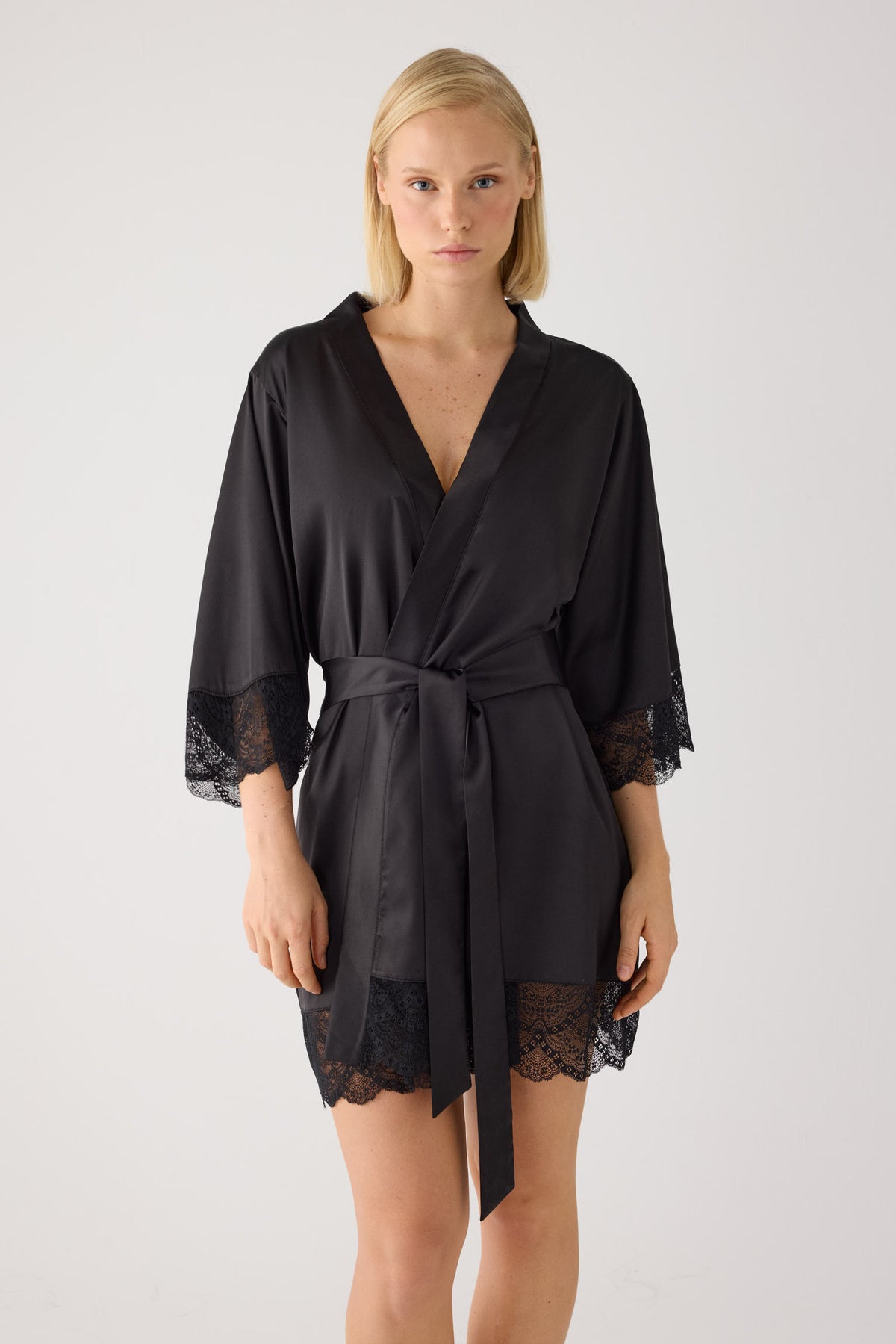Robe de lingerie em cetim preto | Paula Echevarria Limited Edition