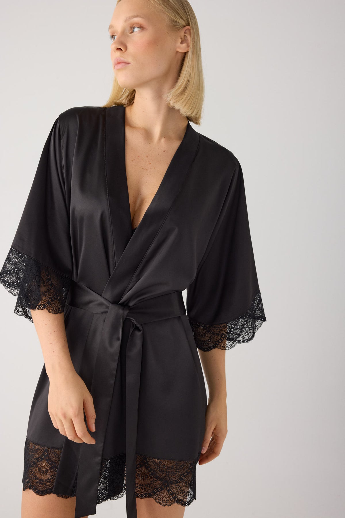 Robe de lingerie em cetim preto | Paula Echevarria Limited Edition