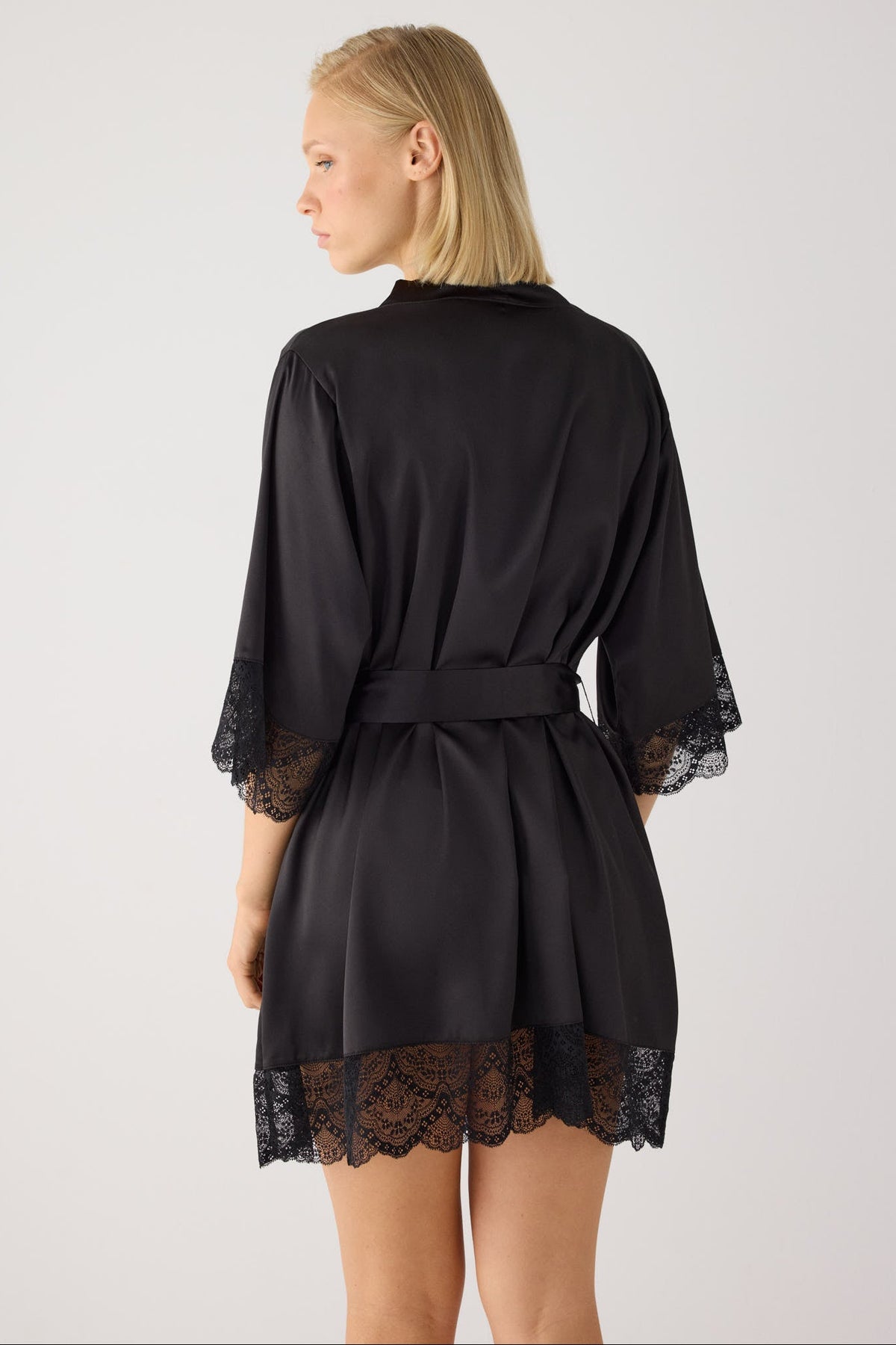 Robe de lingerie em cetim preto | Paula Echevarria Limited Edition