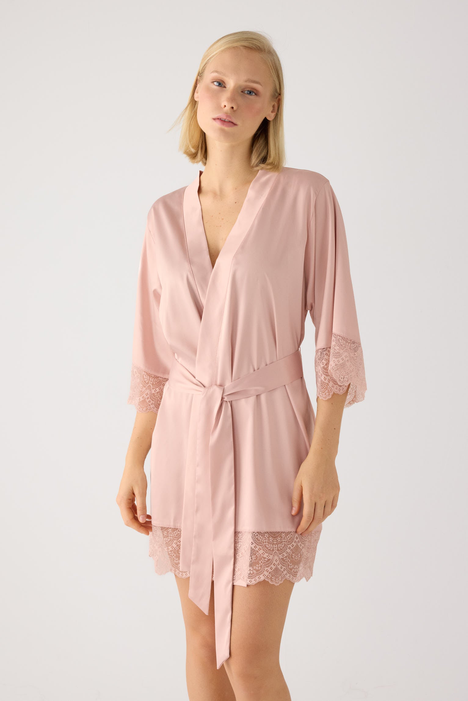 Robe de lingerie em cetim nude | Paula Echevarria Limited Edition