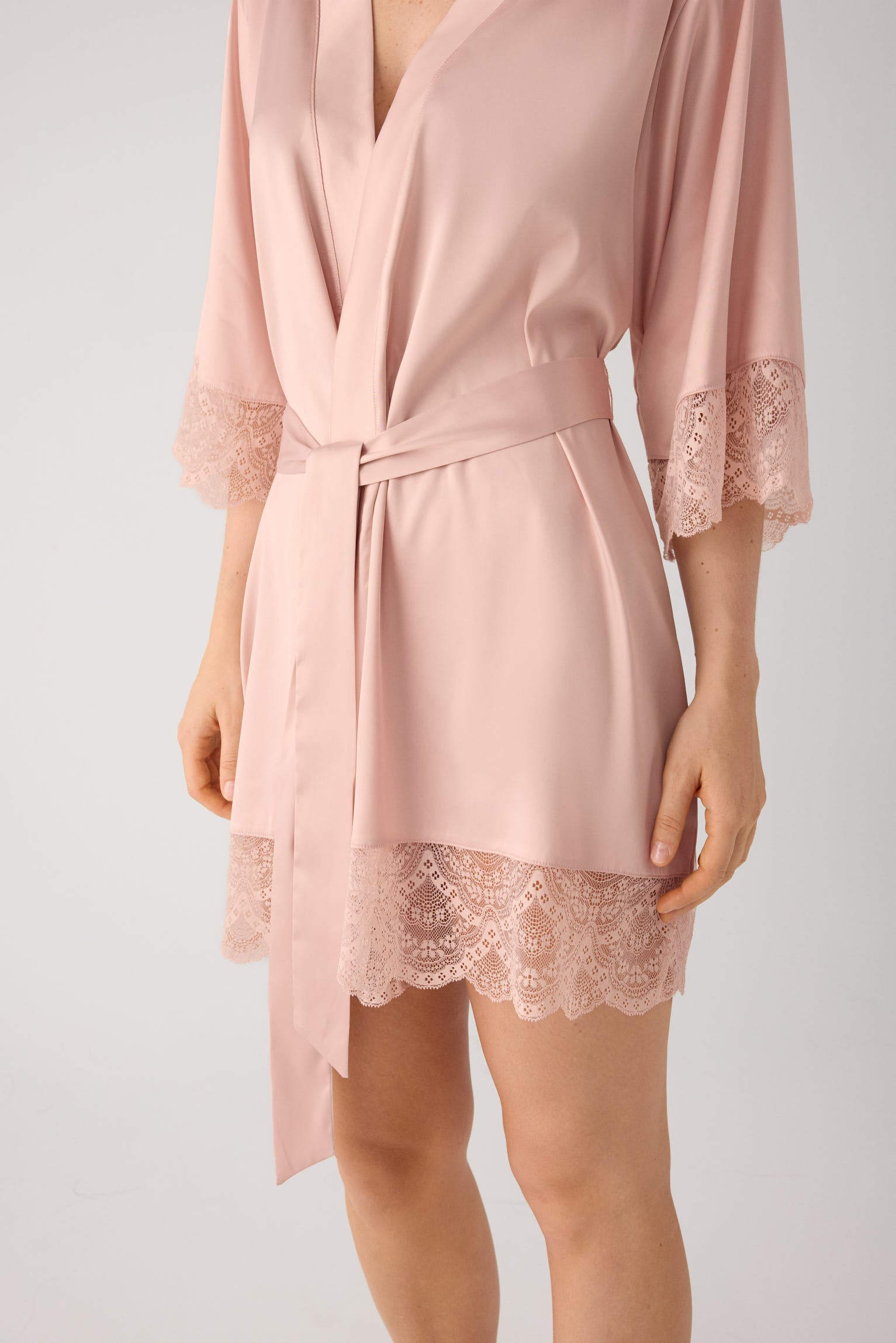 Robe de lingerie em cetim nude | Paula Echevarria Limited Edition