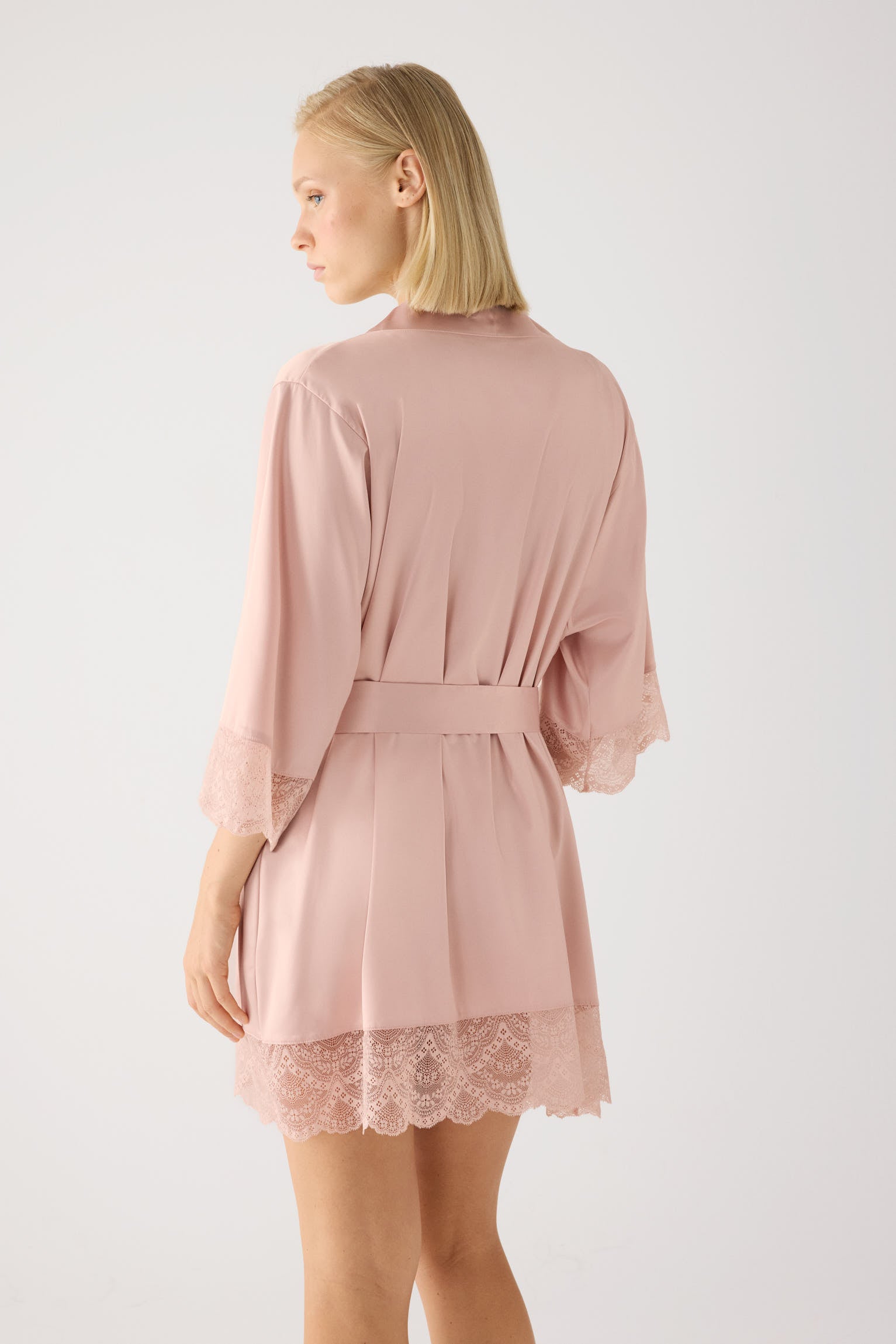Robe de lingerie em cetim nude | Paula Echevarria Limited Edition