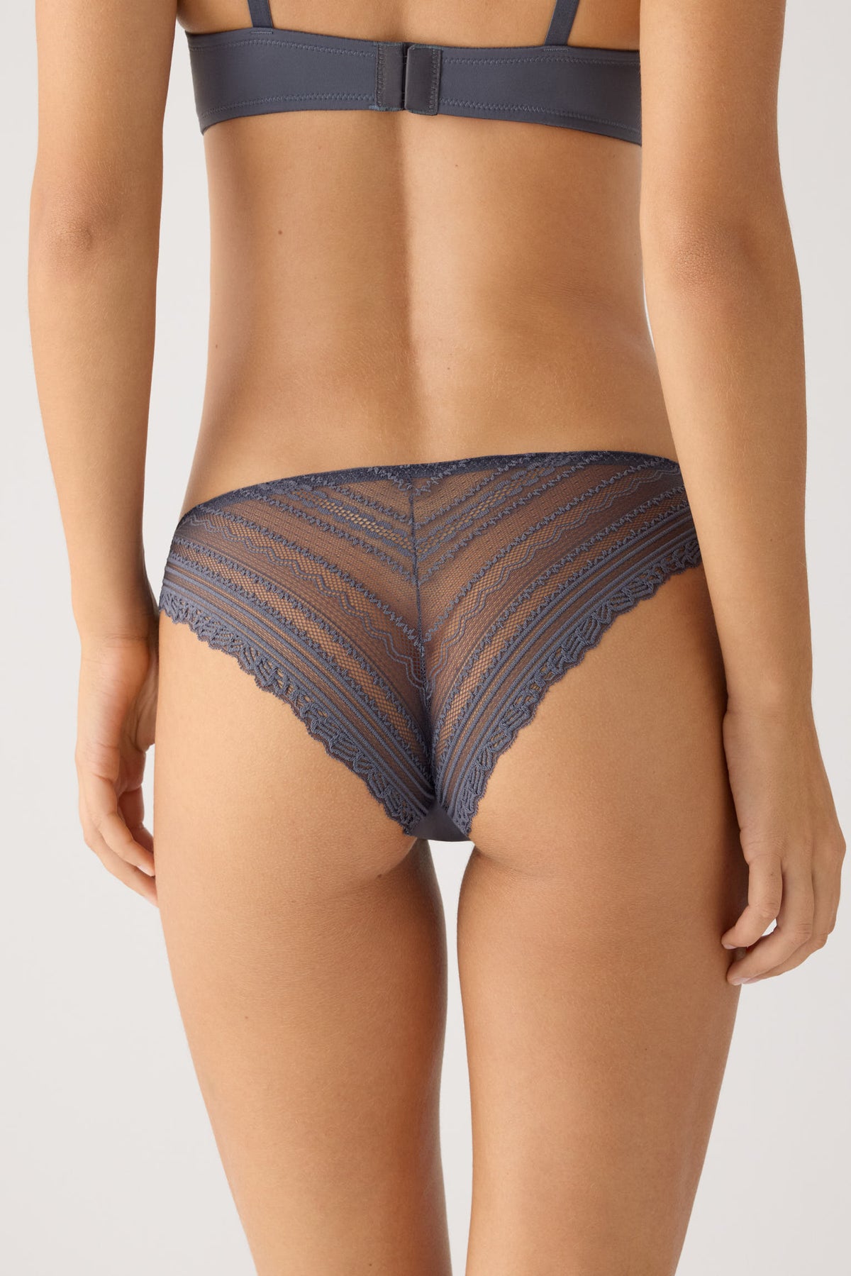 Cueca brasileira renda cinzento-antracite | Paula Echevarria