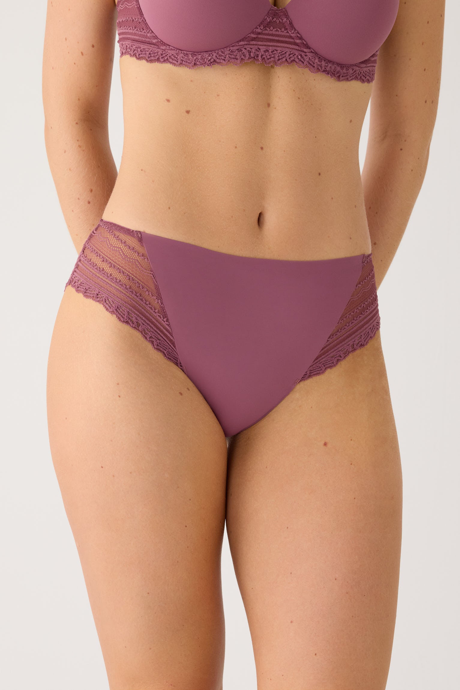 Cueca midi renda rosa