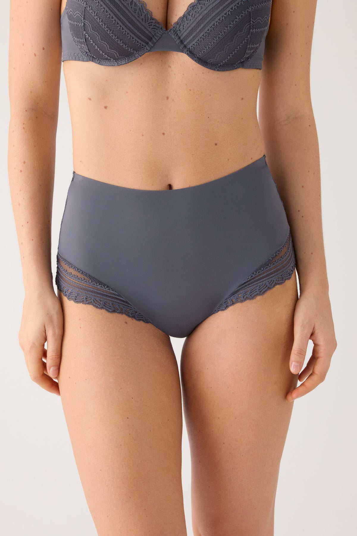 Cueca alta renda cinzento-antracite