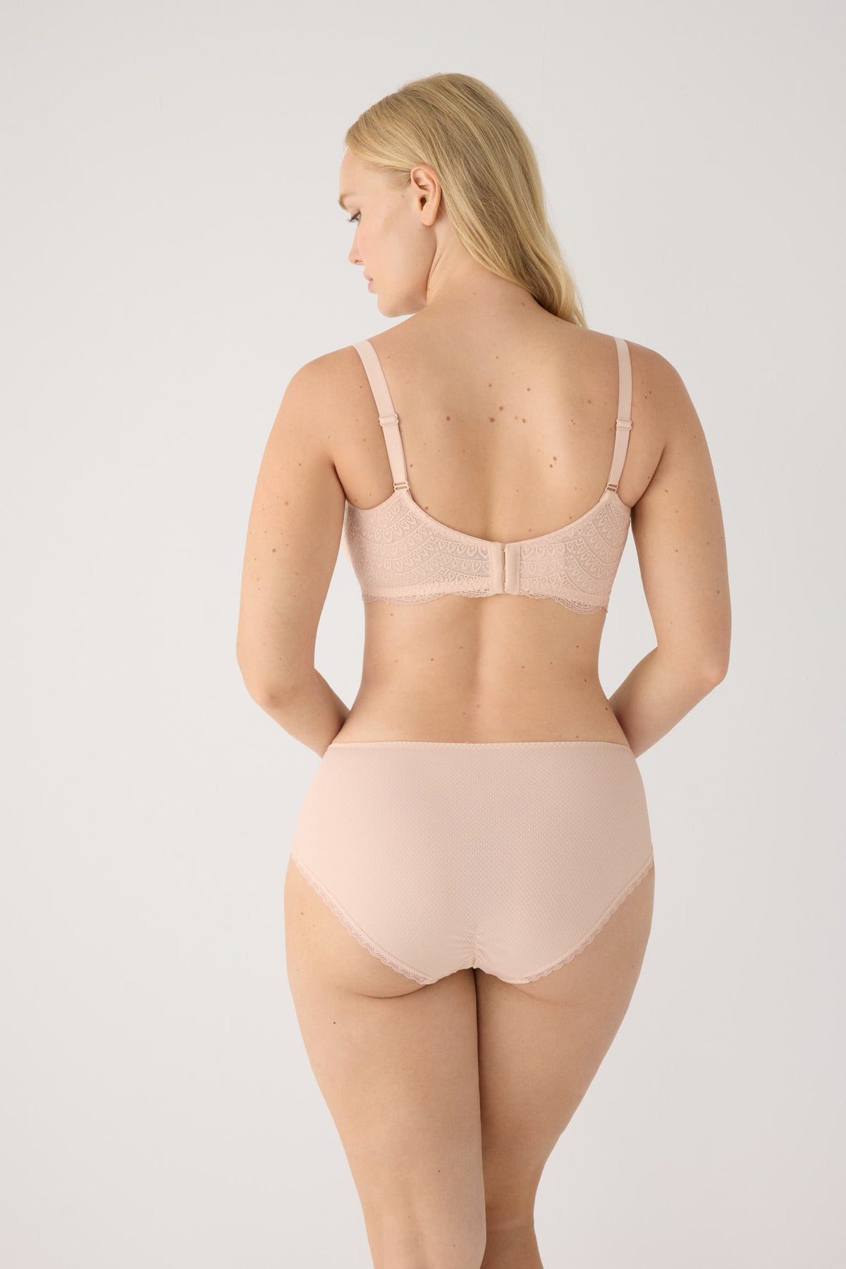 Cueca midi renda nude | Paula Echevarria
