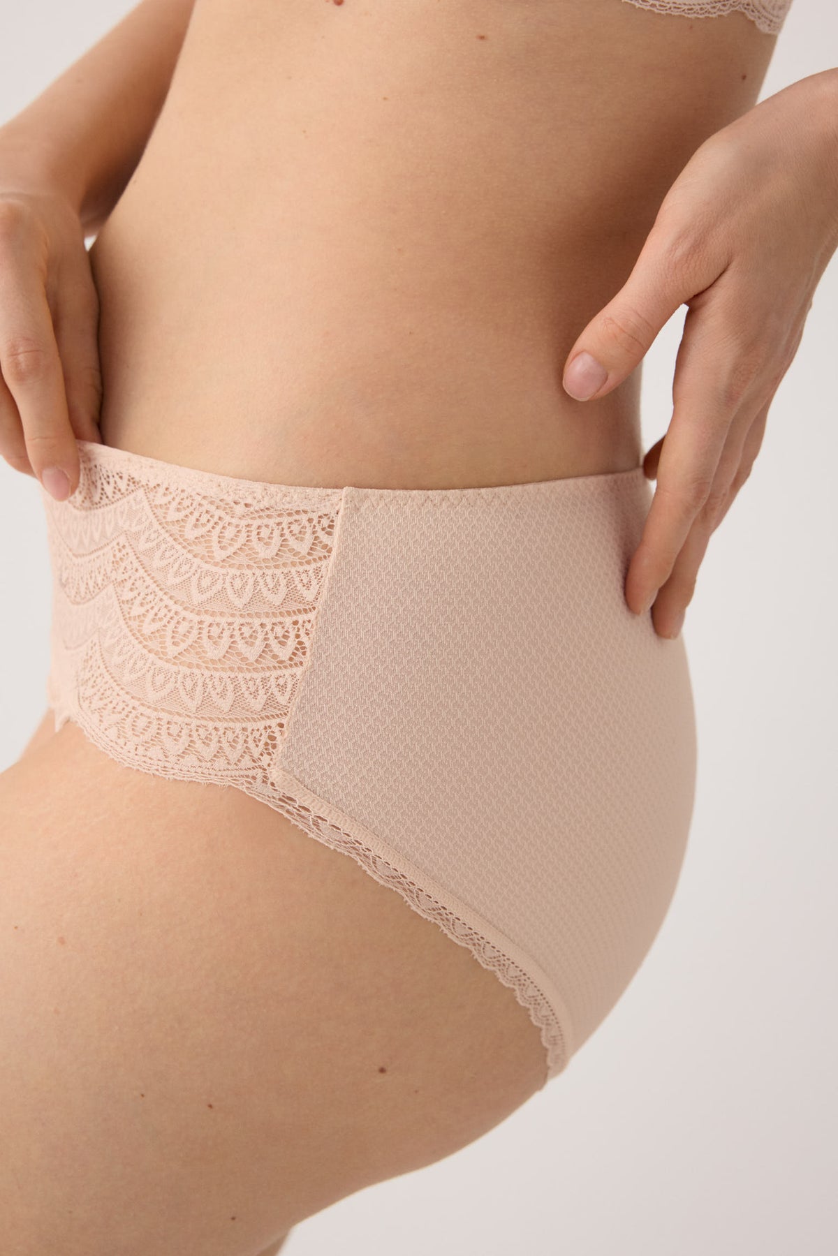 Cueca midi renda nude | Paula Echevarria