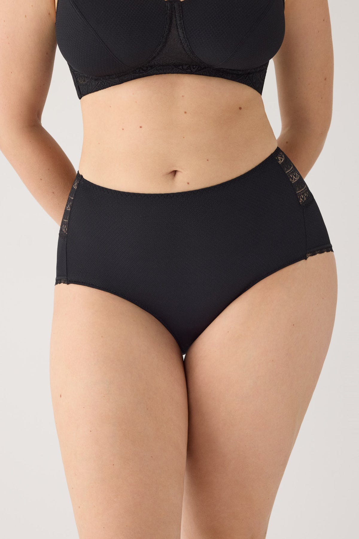 Cueca alta renda preto