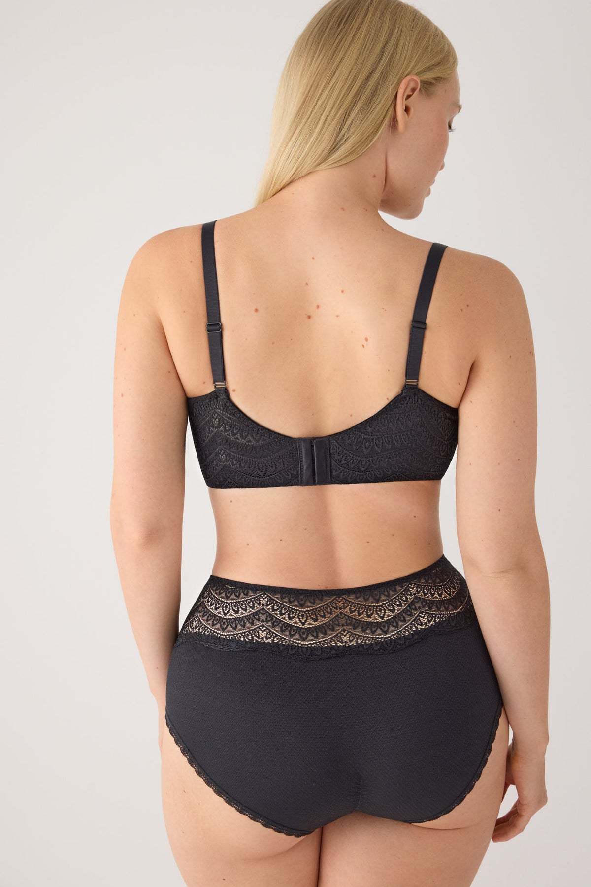 Cueca alta renda preto