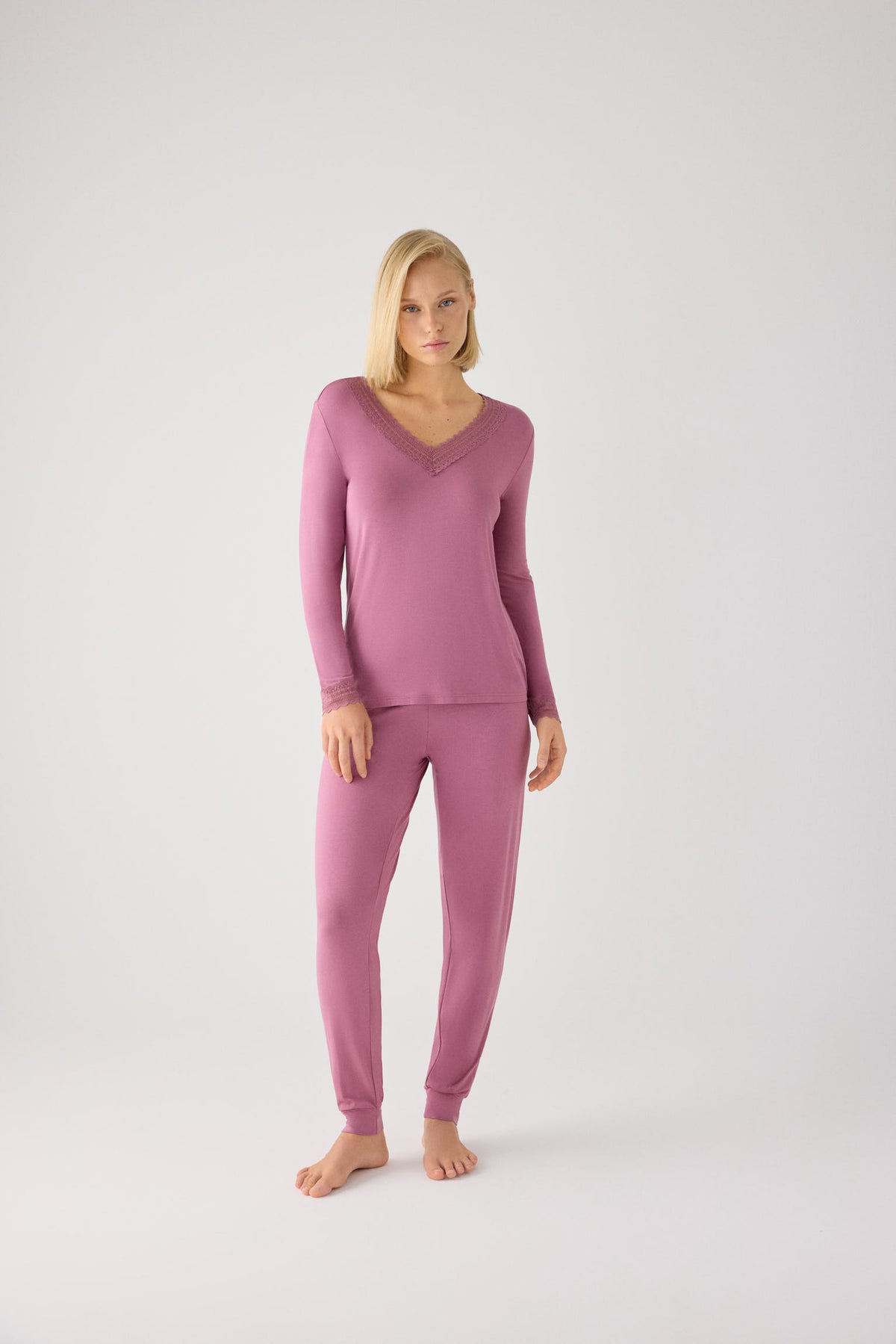 Pijama comprido de mulher leve e suave com calças jogger rosa