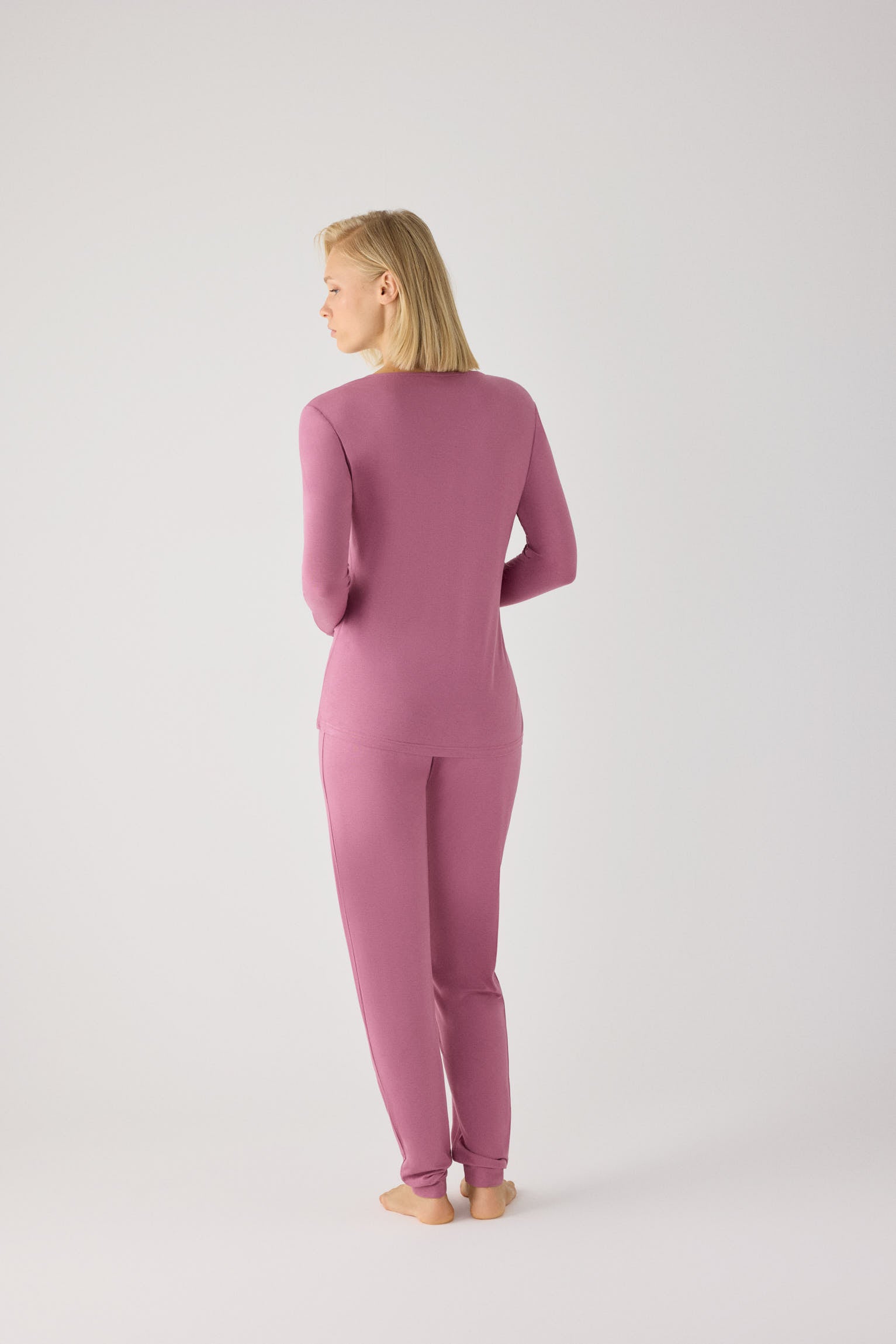 Pijama comprido de mulher leve e suave com calças jogger rosa