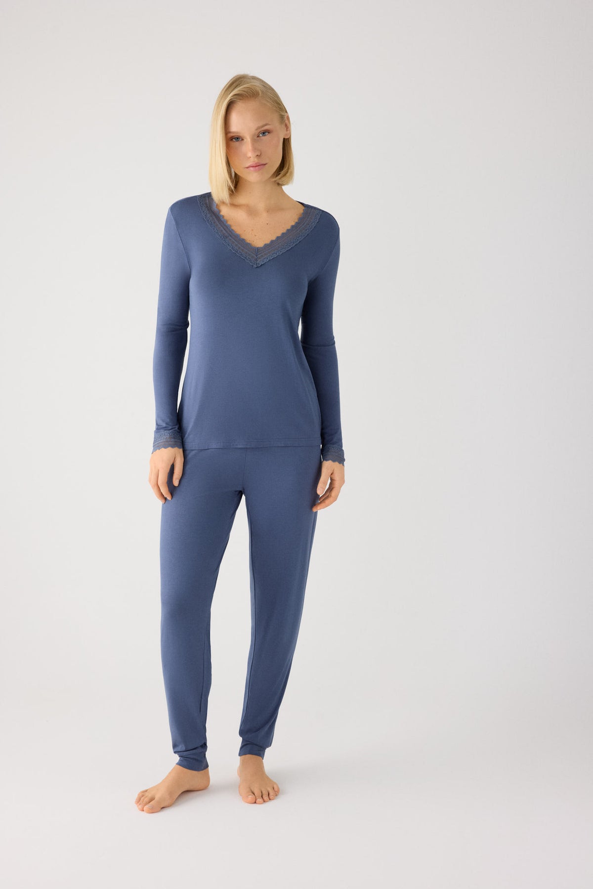 Pijama comprido de mulher leve e suave com calças jogger azuis