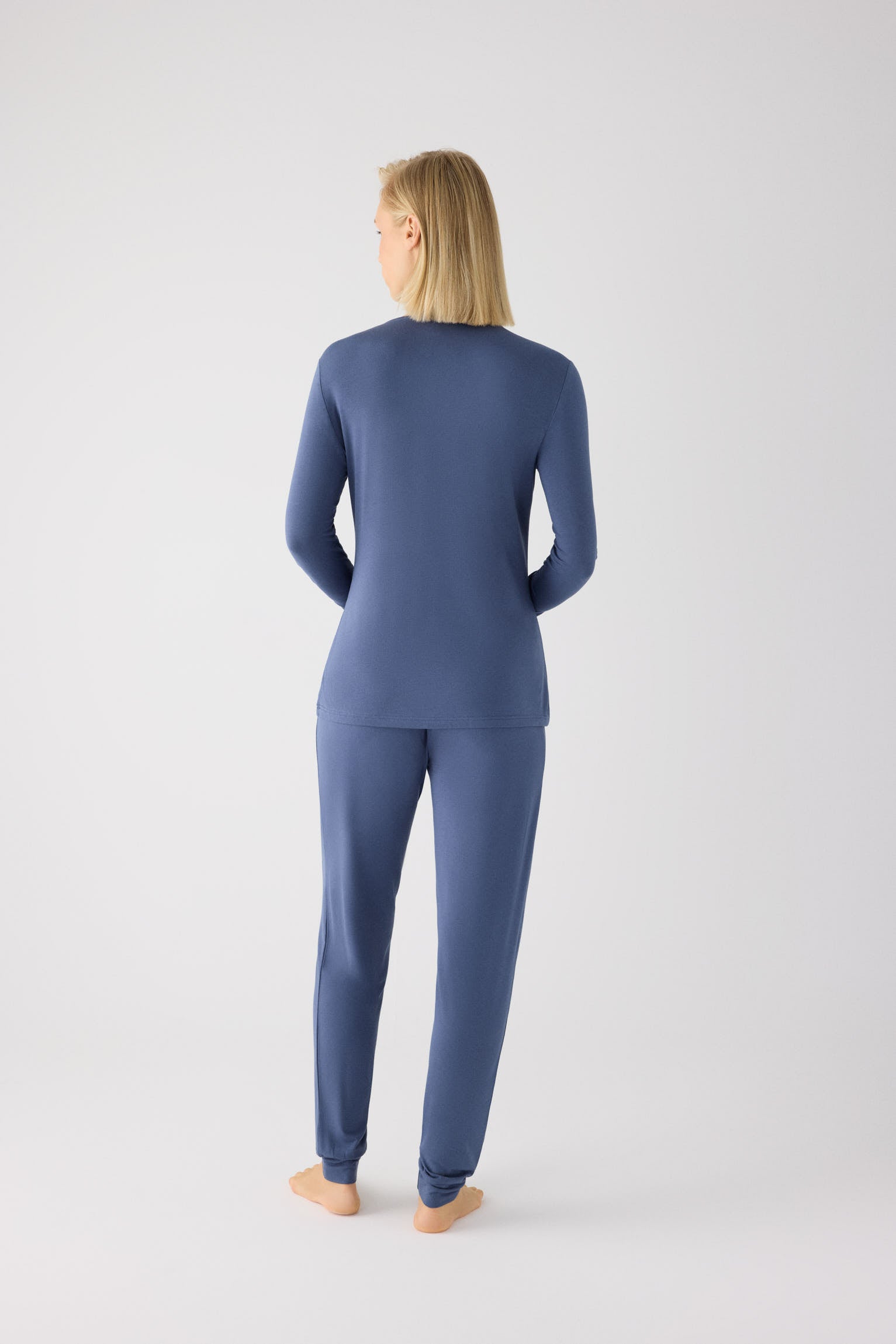 Pijama comprido de mulher leve e suave com calças jogger azuis