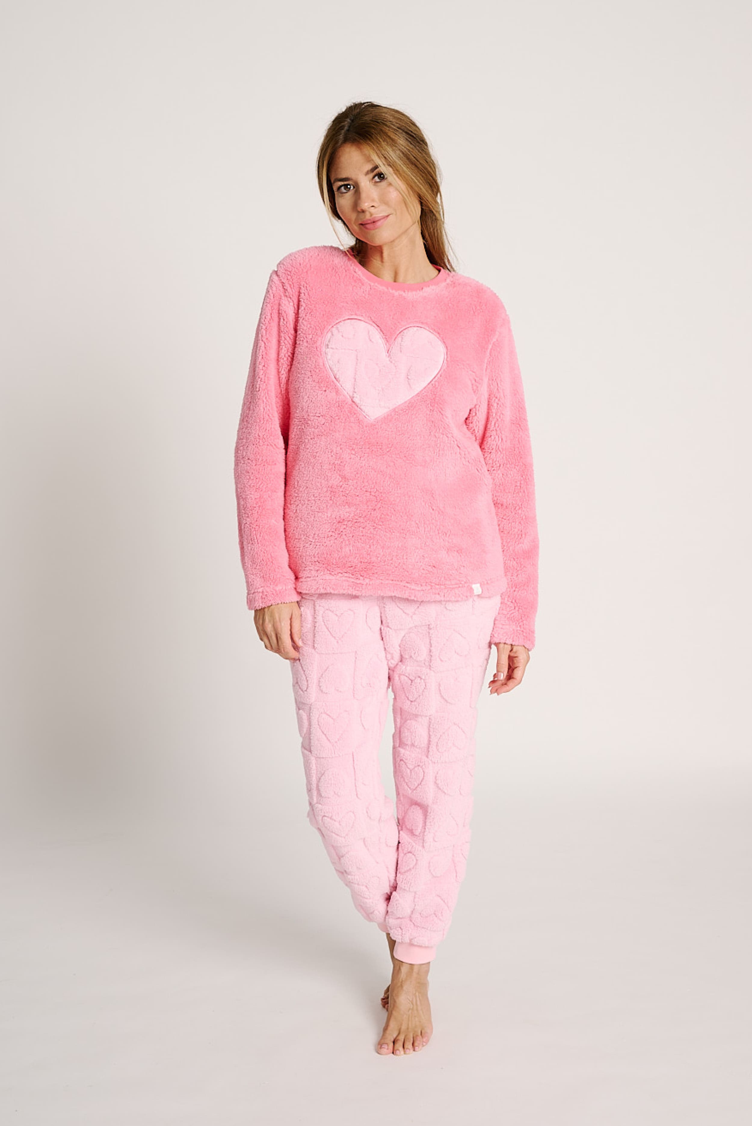 12011026-1-pijama-polar-detalles-corazones-en-relieve