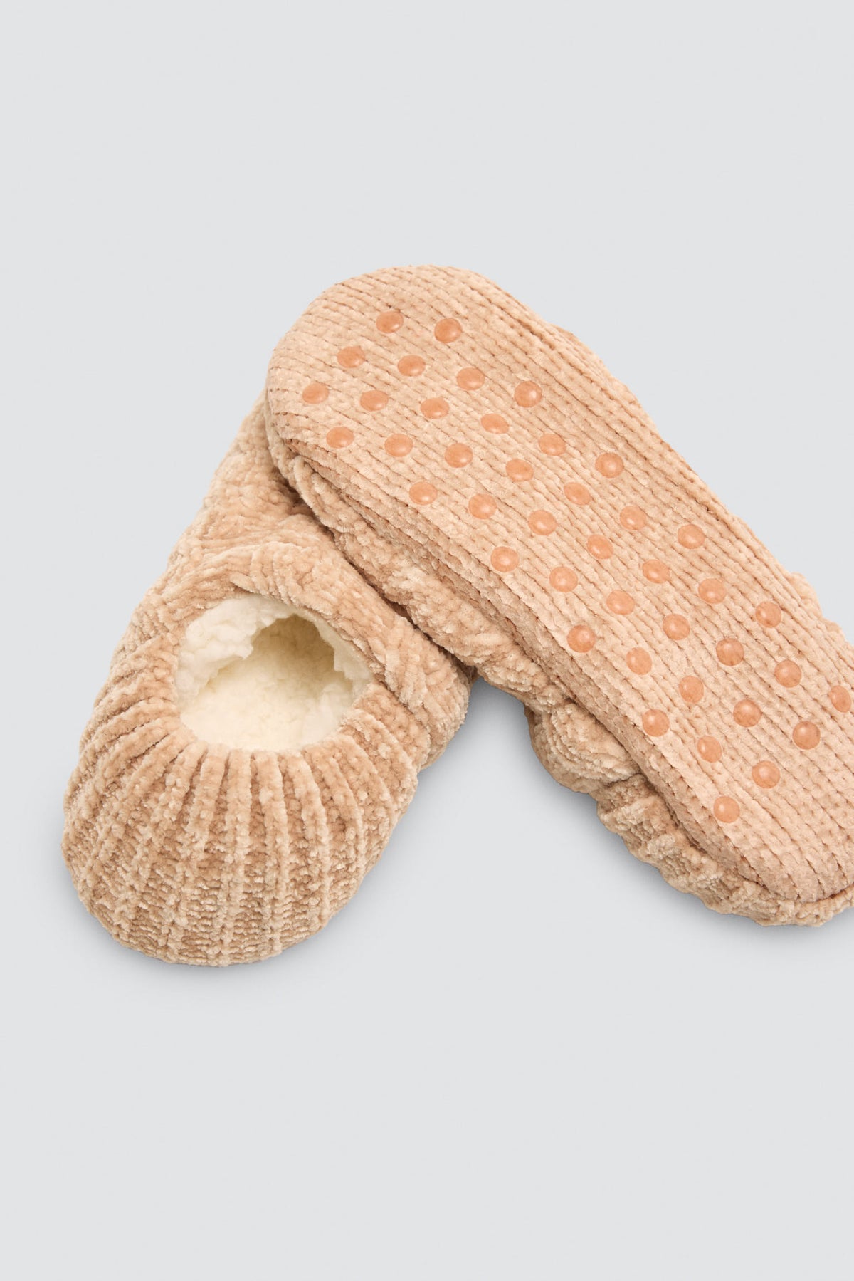 Pantufas-meia de mulher aveludadas antiderrapantes com interior sherpa bege