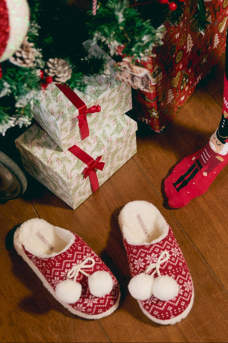 Pantufas de Natal femininas com pompons