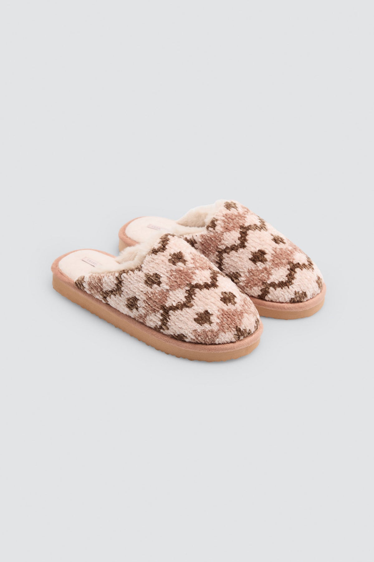 14187-zapatillas-de-casa-mujer-de-punto-con-pompon-blancas