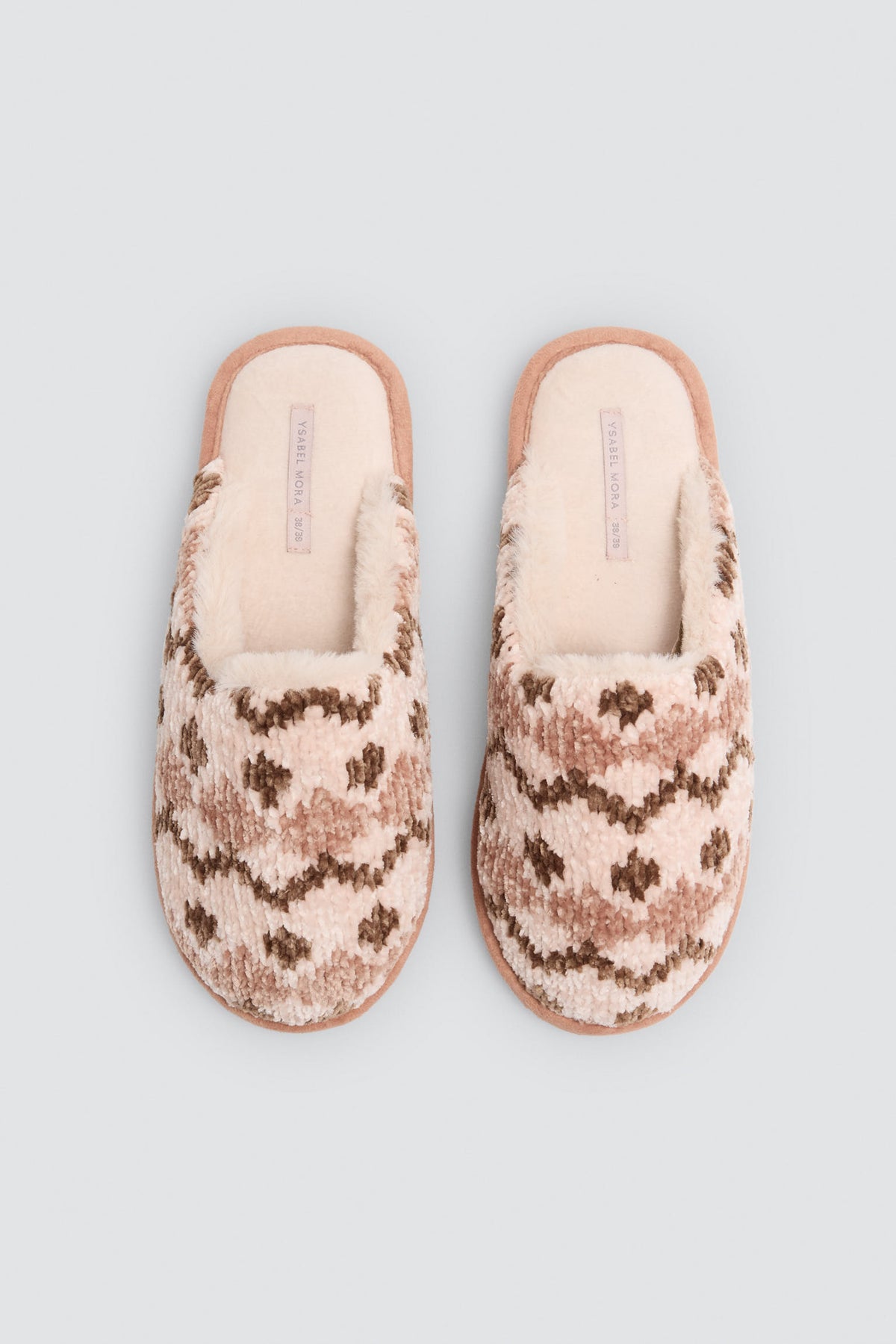14187-zapatillas-de-casa-mujer-de-punto-con-pompon-blancas