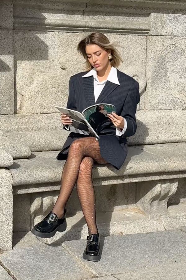 Look com meias arrastão e brilhos @teresamora6