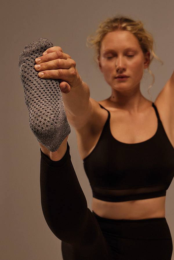 Meias para ioga e pilates algodão cinzento