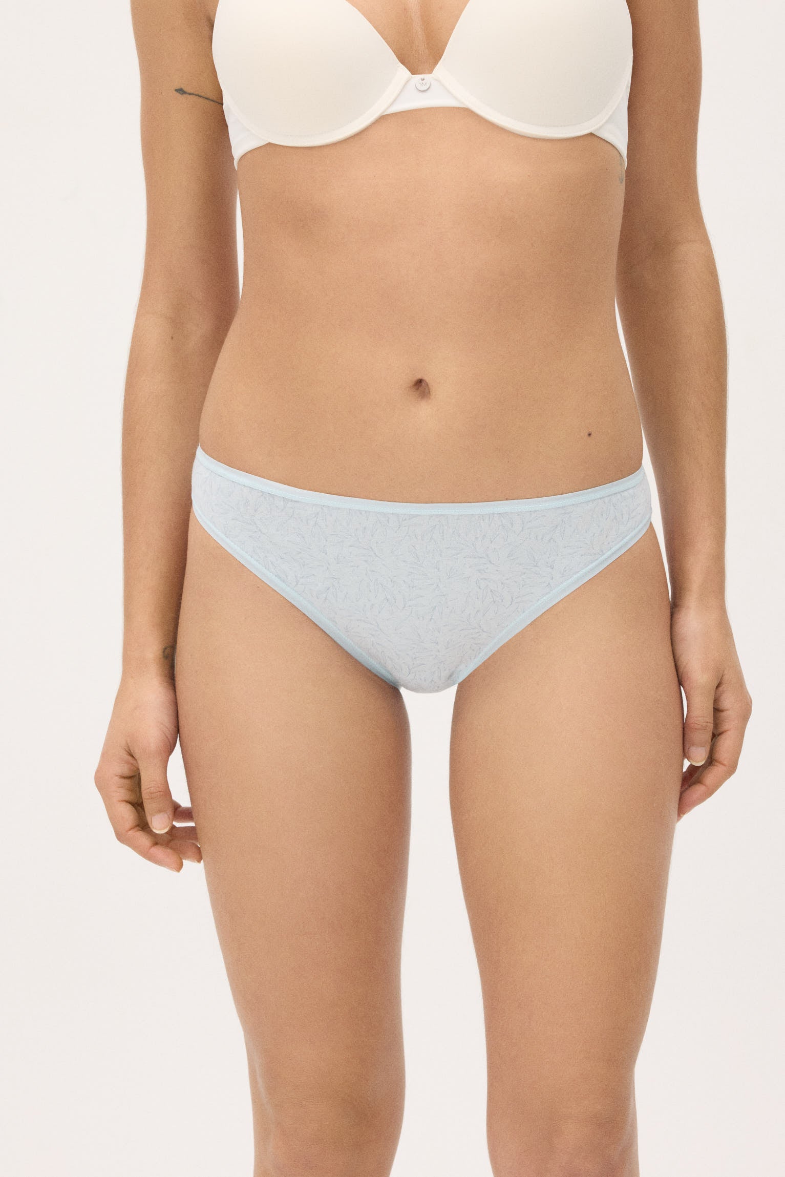 Pacote com 6 mini calcinhas lisas e estampadas