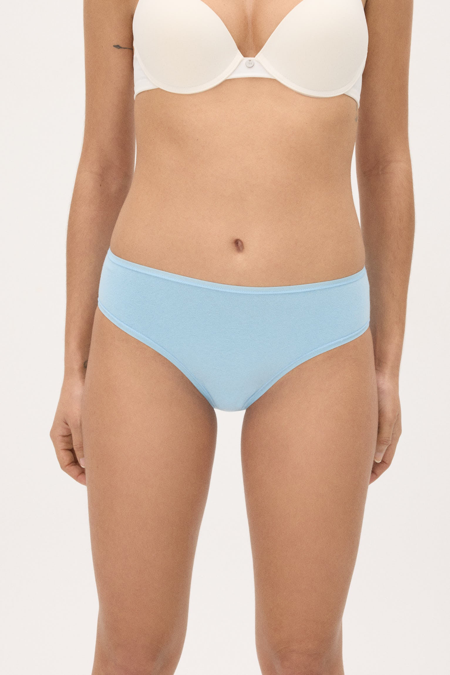 Pacote com 6 calcinhas midi lisas e estampadas