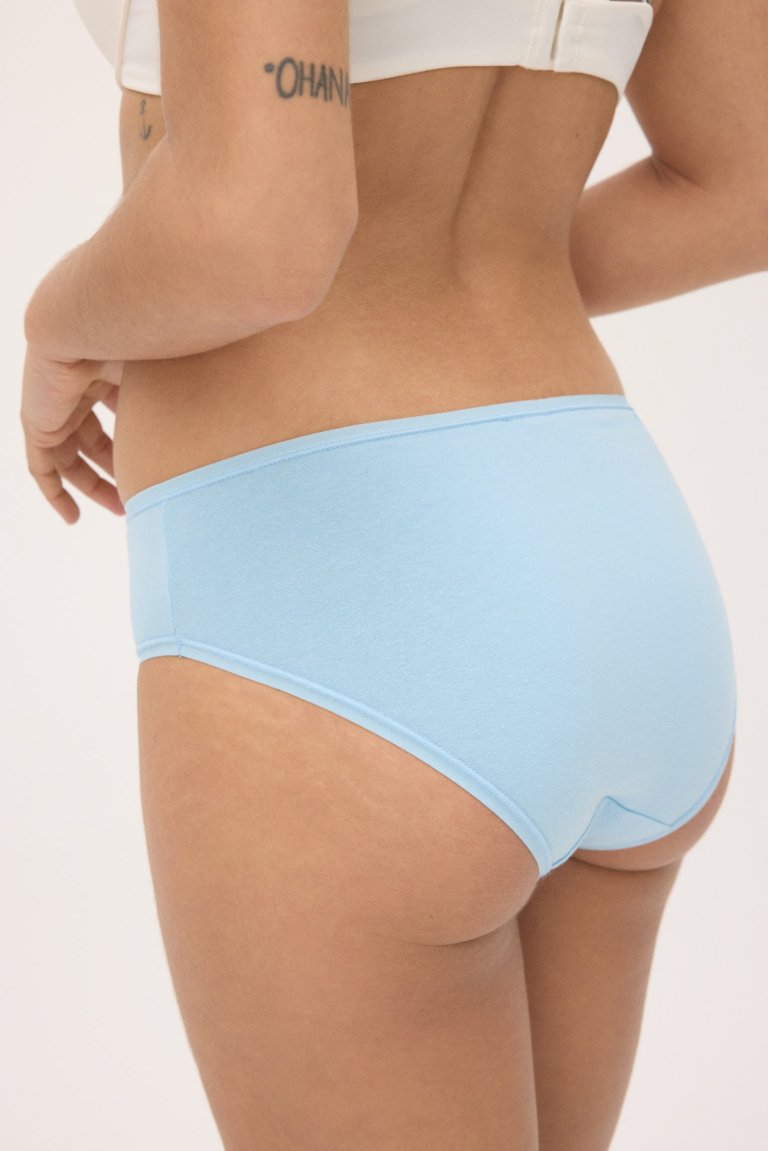 Pacote com 6 calcinhas midi lisas e estampadas