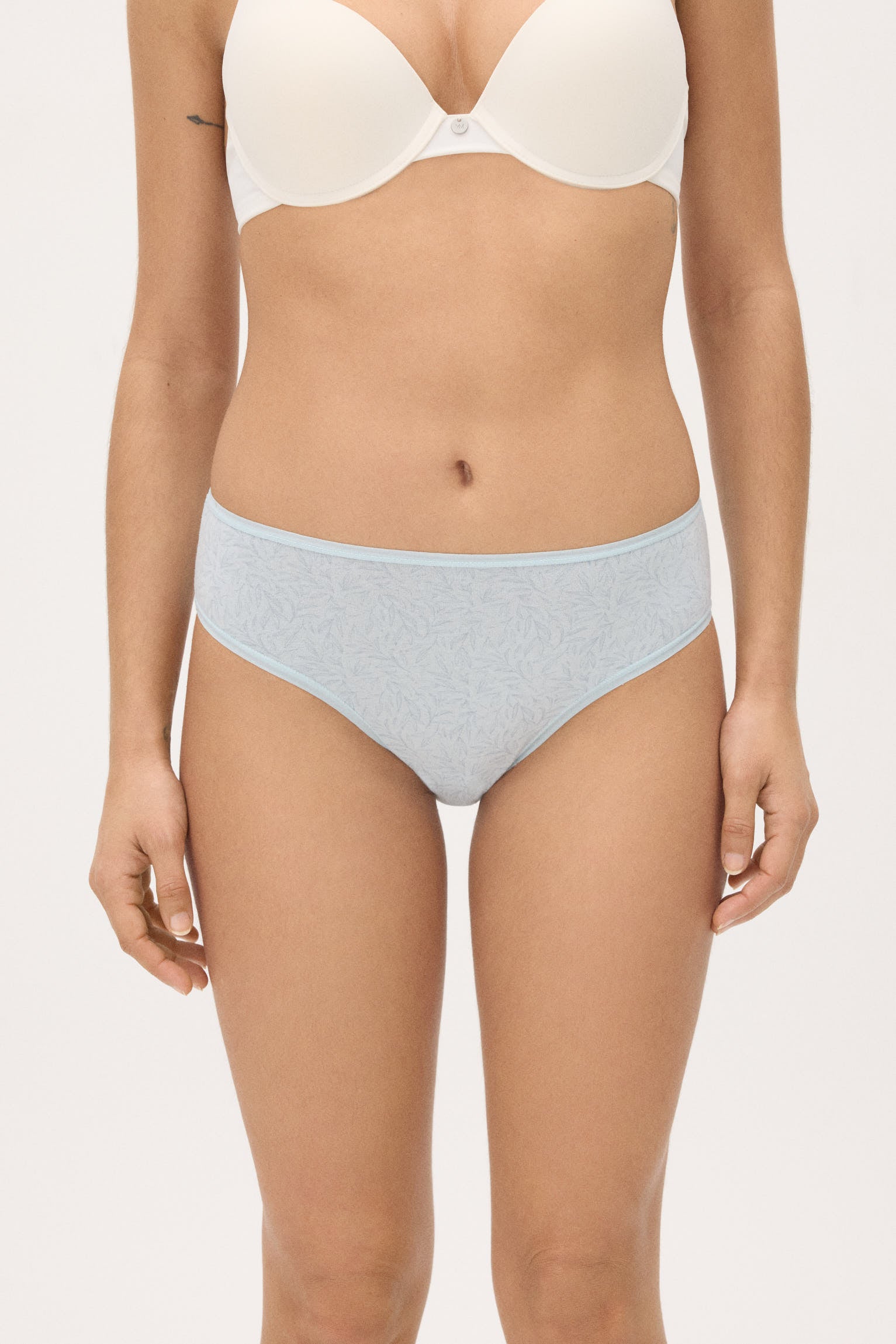 Pacote com 6 calcinhas midi lisas e estampadas