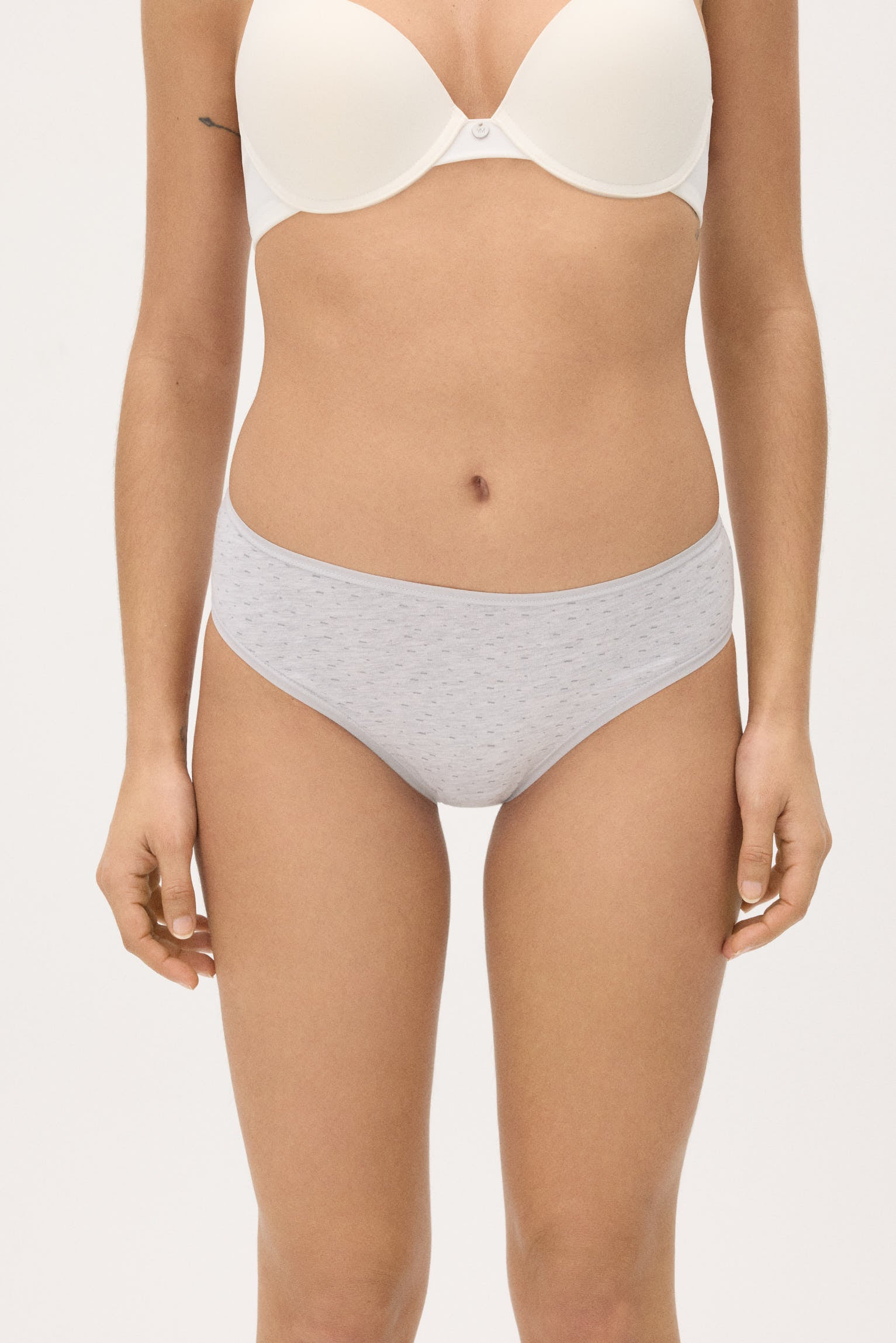 Pacote com 6 calcinhas midi lisas e estampadas