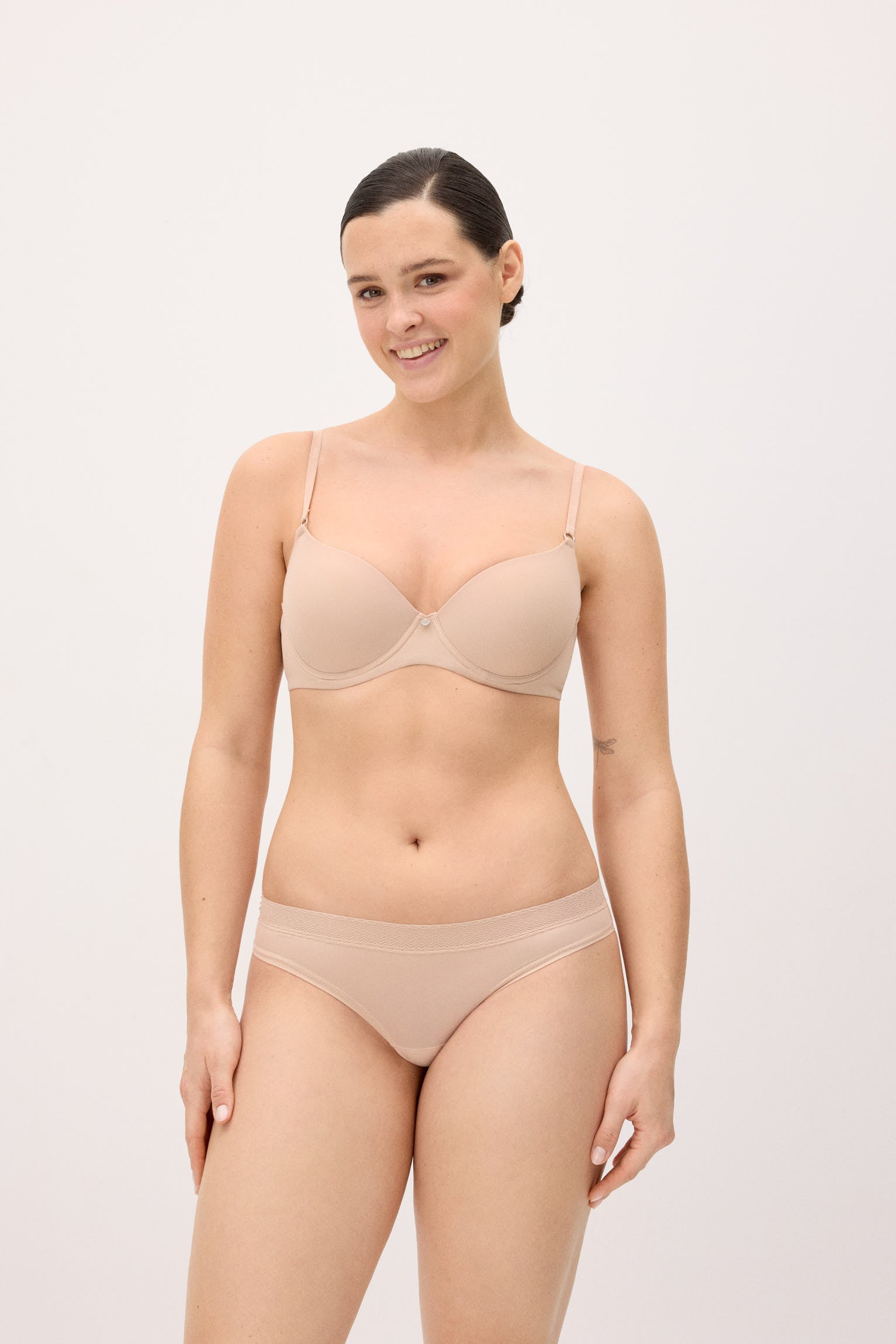 braga-mini-adapt-elastica-con-acabados-invisibles-nude-ysabel-mora