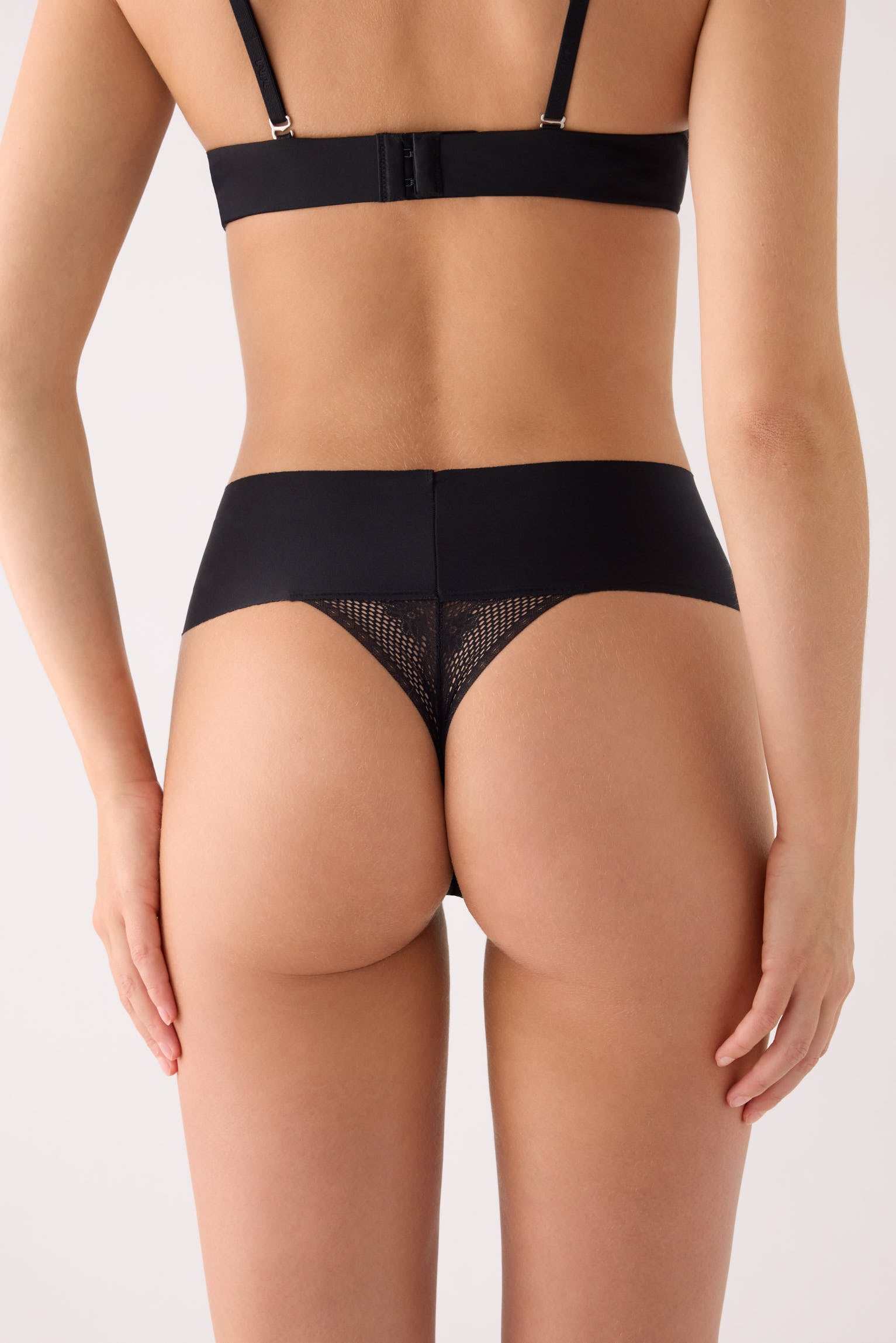 PRÉ-VENDA Tanga de cintura subida  preto
