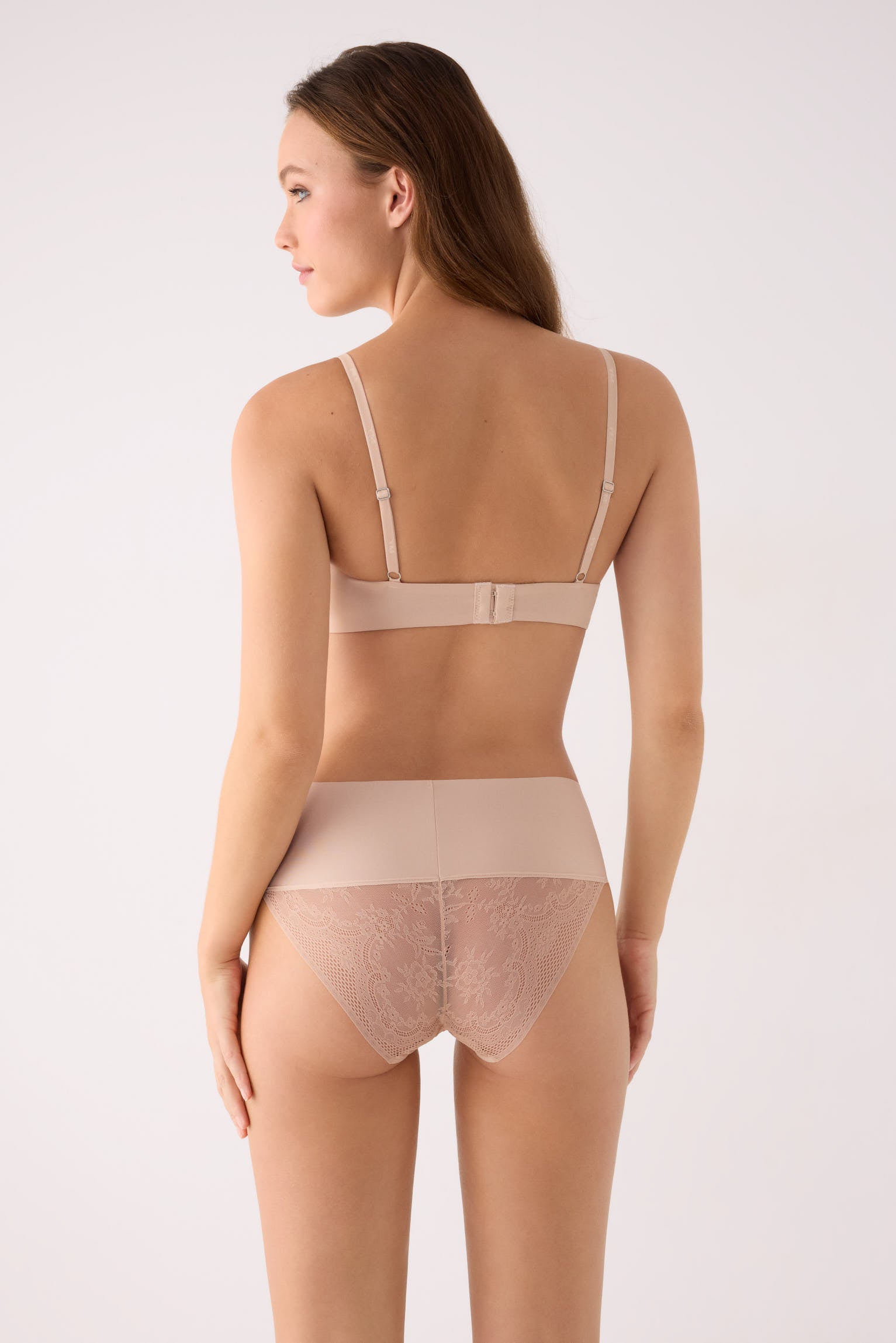 PRÉ-VENDA Cueca midi corte a laser nude
