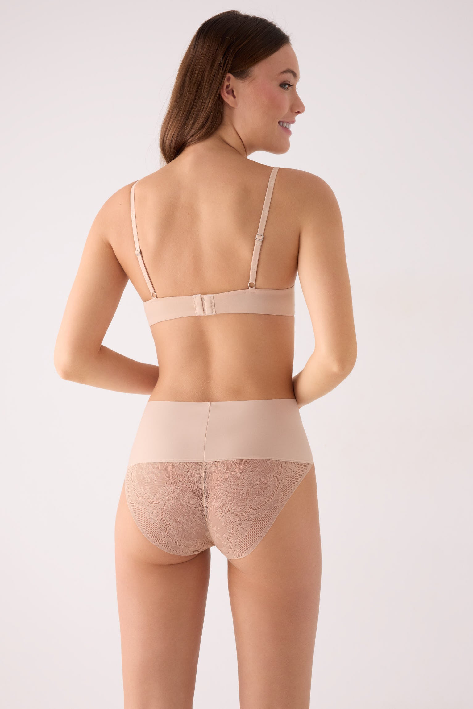 PRÉ-VENDA Cueca alta corte a laser nude