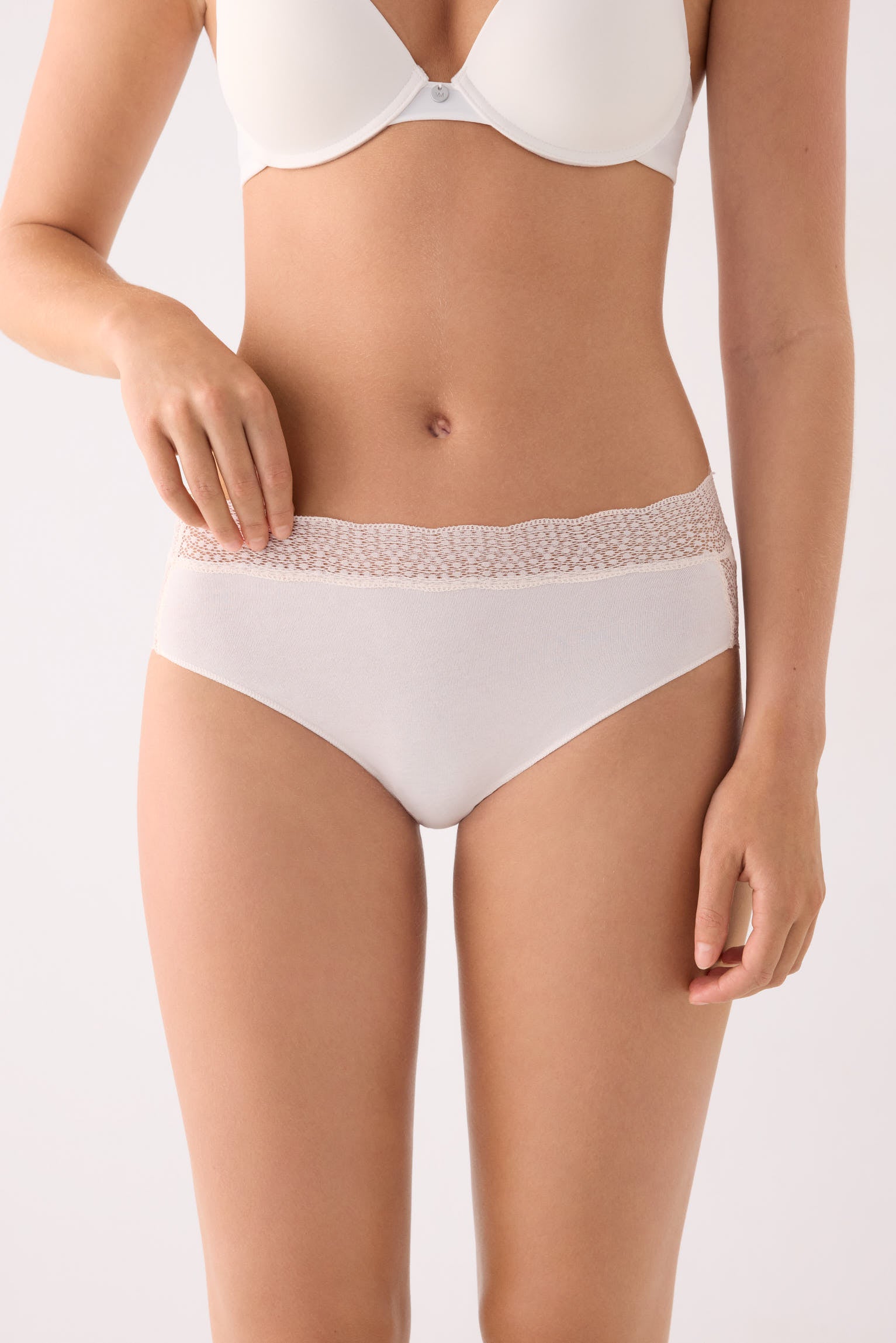 Cueca midi de algodão com rebordo de renda marfim