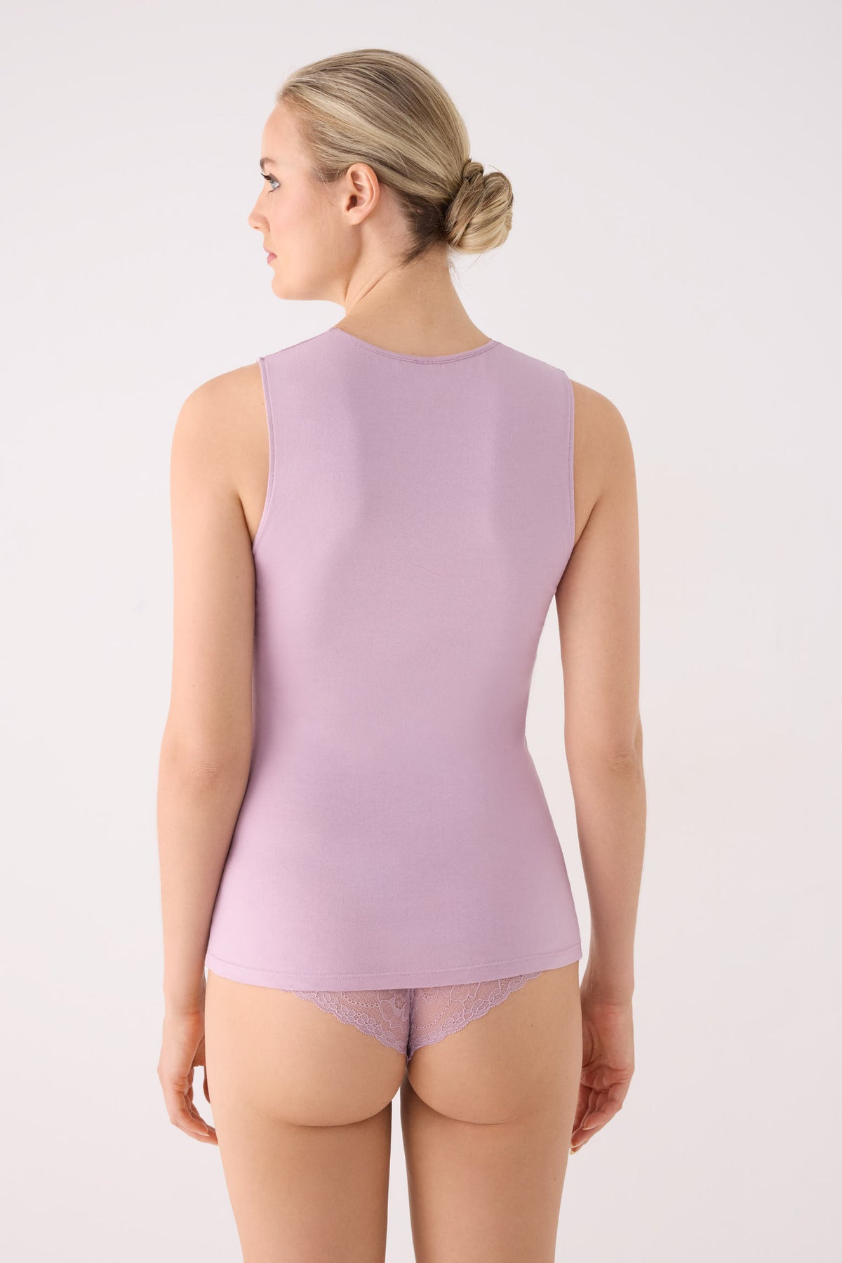 Camisola rosa de alças largas com decote em renda