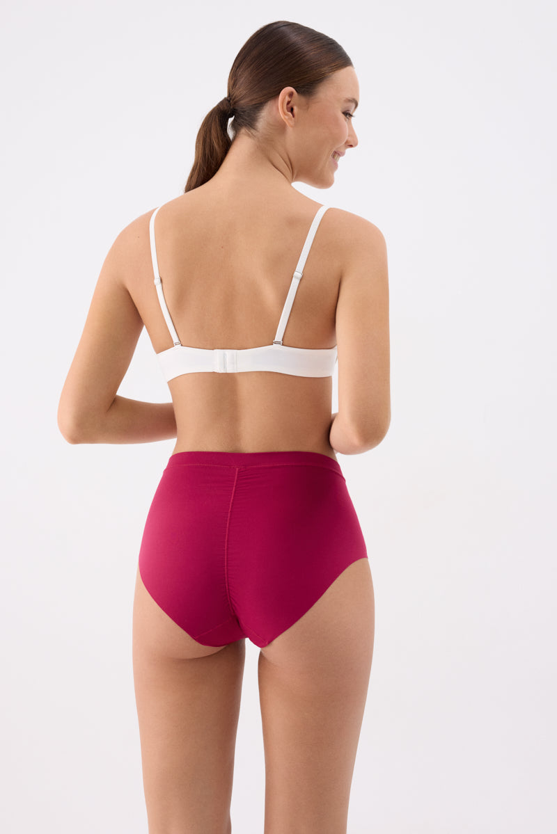 Cueca alta Adapt com acabamentos invisíveis bordeaux