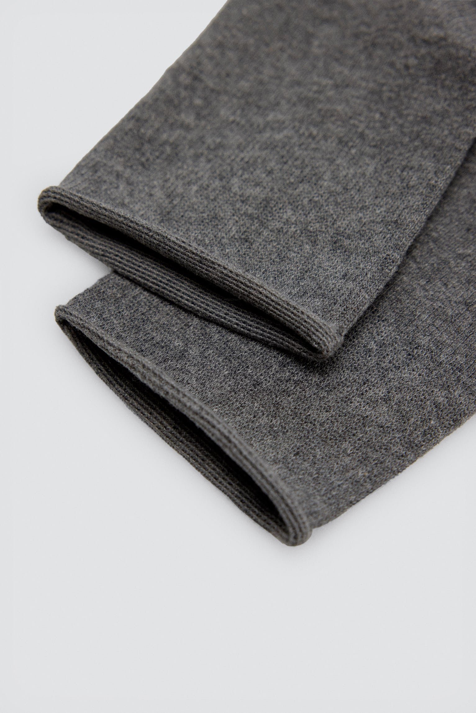 Pacote com 3 meias básicas lisas multicoloridas até o joelho