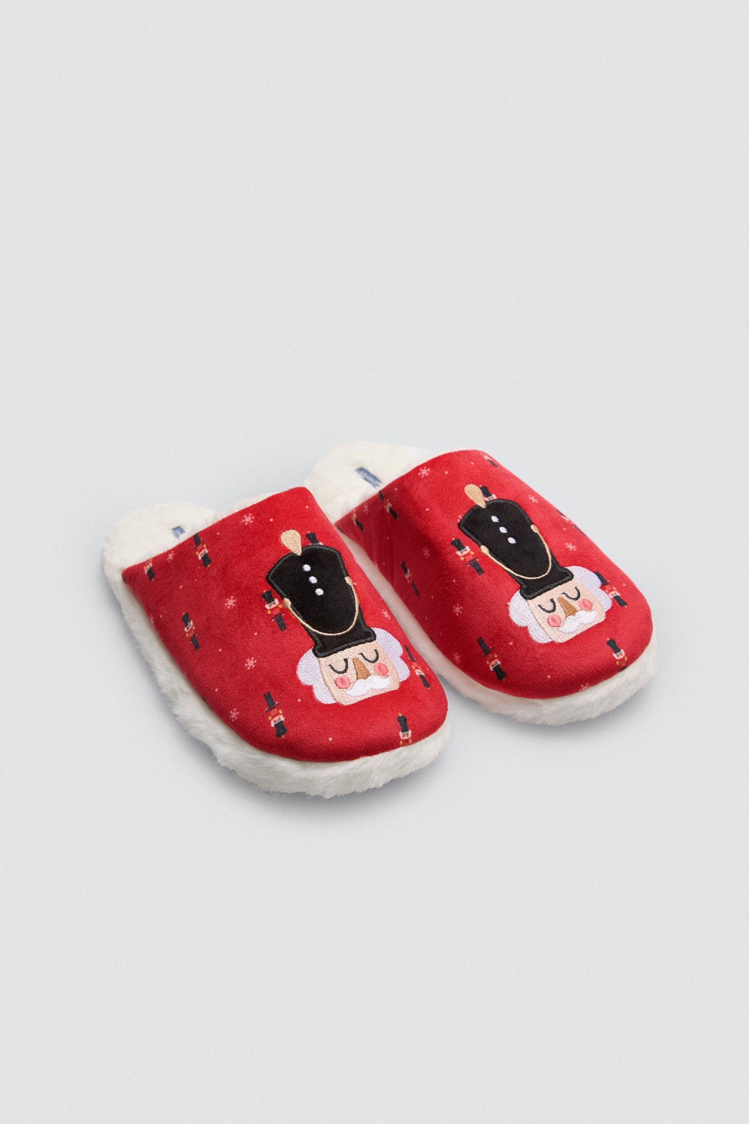 24088-2-zapatillas-casa-hombre-navidad-cascanueces-ysabel-mora