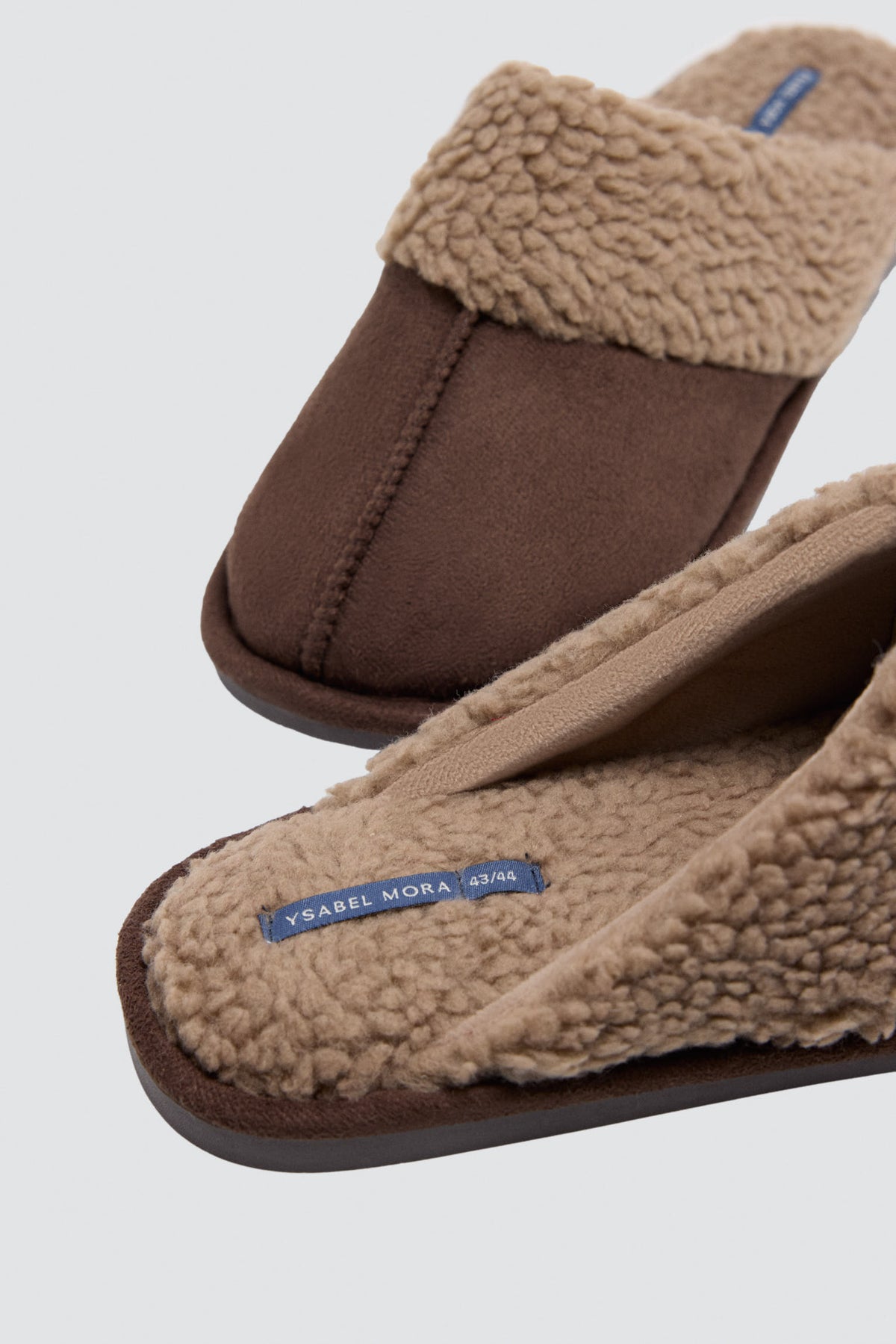 Zapatillas de casa destalonadas con borreguito marrón