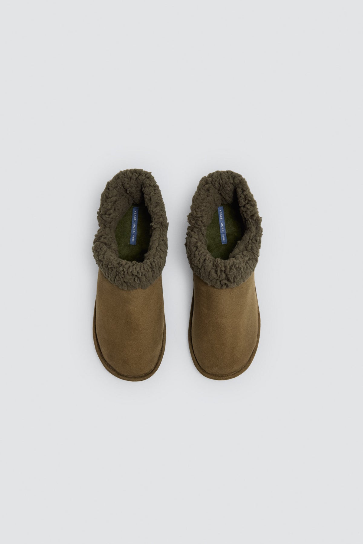 Botas de casa de homem verdes em sherpa